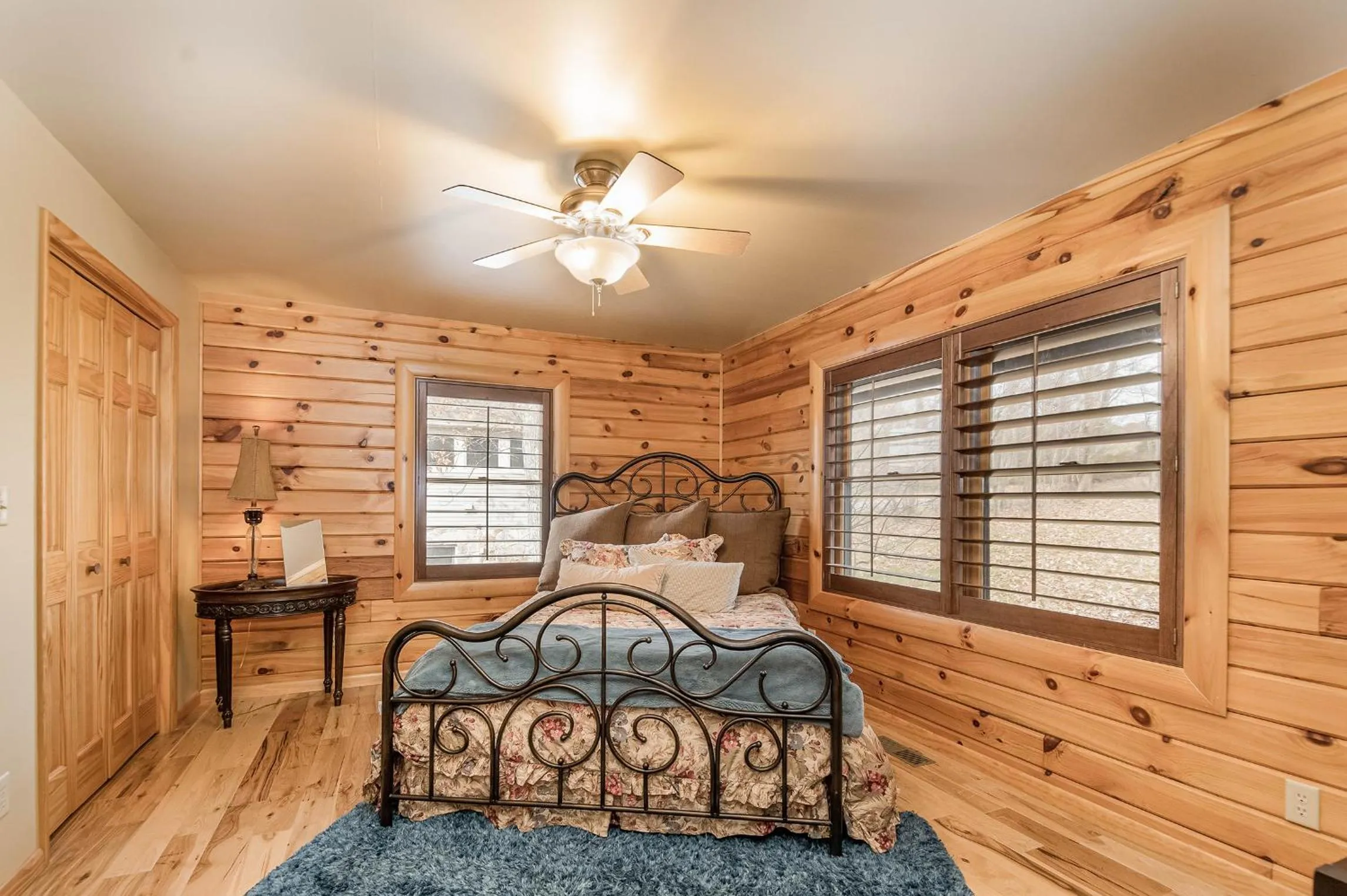 Property building, Bed in Happyplace Hideaway