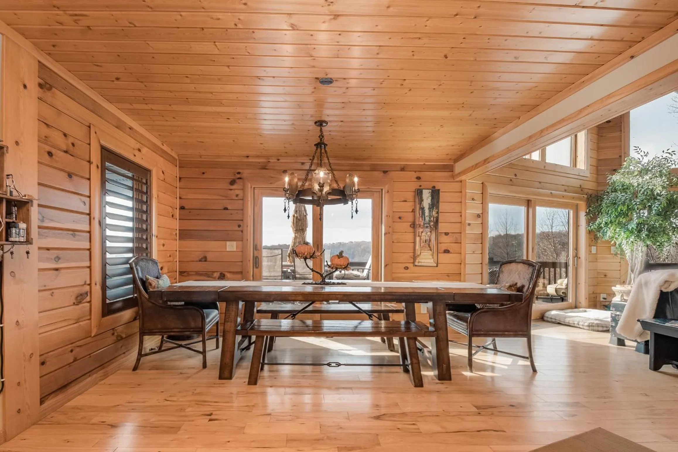 Property building in Happyplace Hideaway