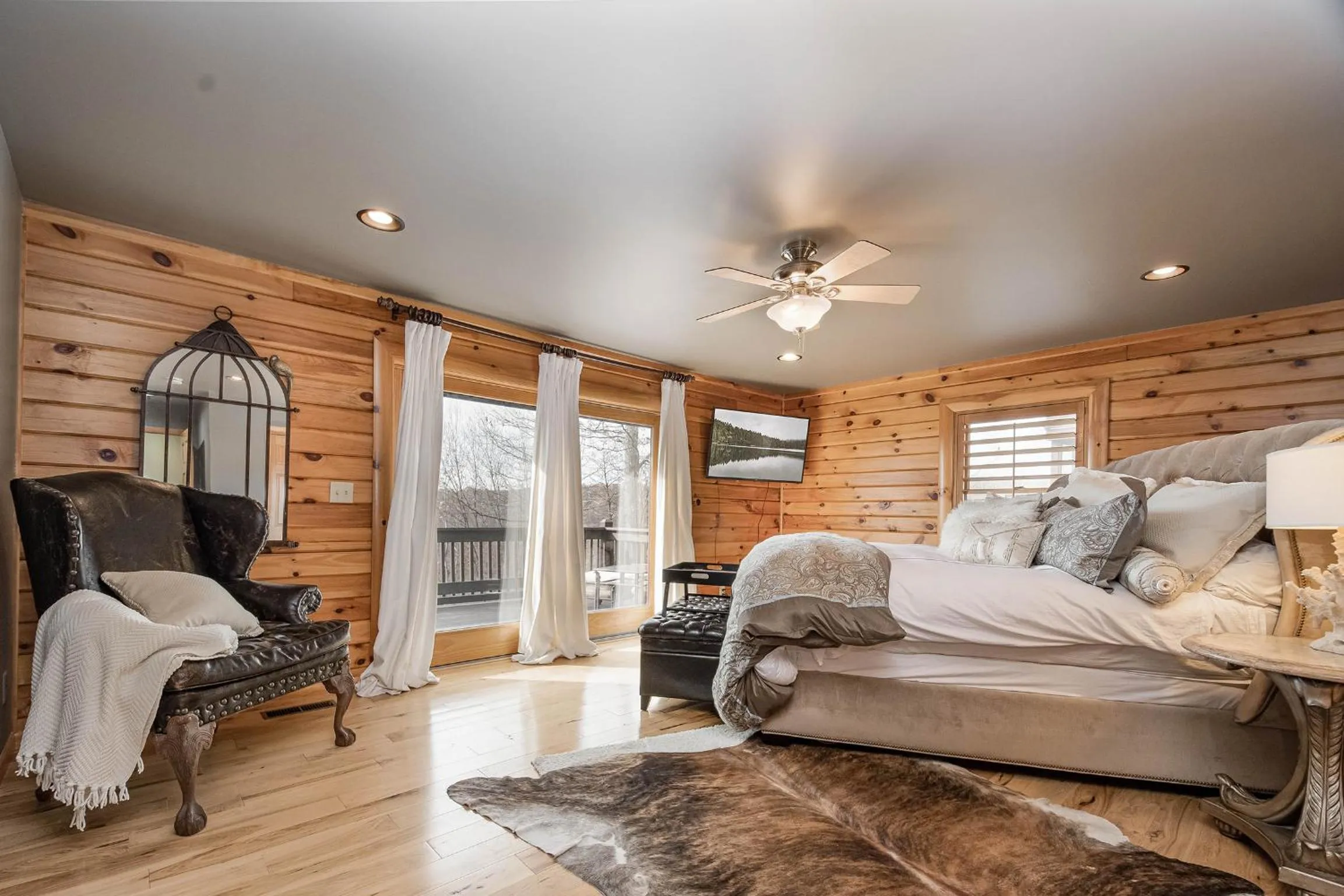 Property building in Happyplace Hideaway