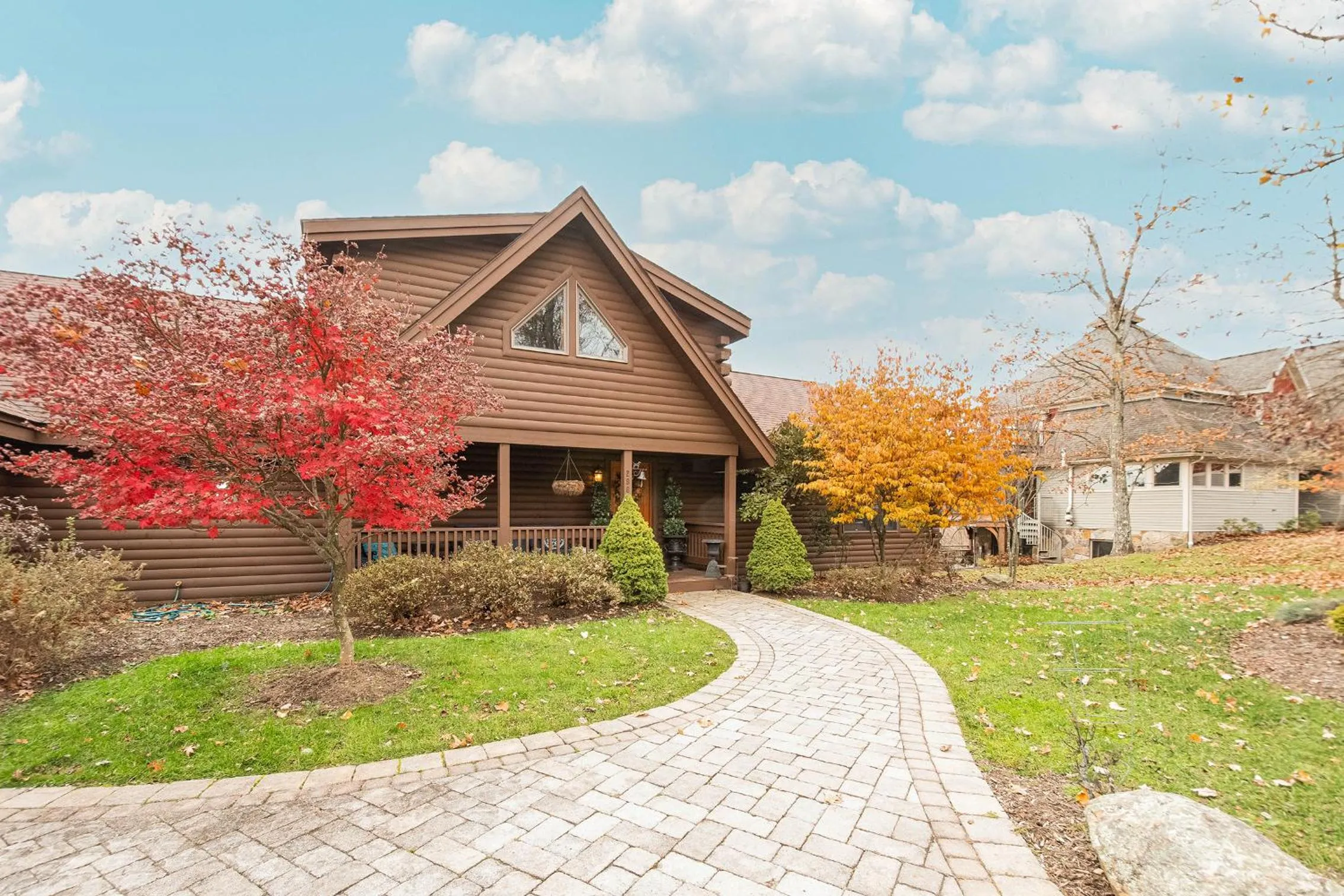 Property building in Happyplace Hideaway