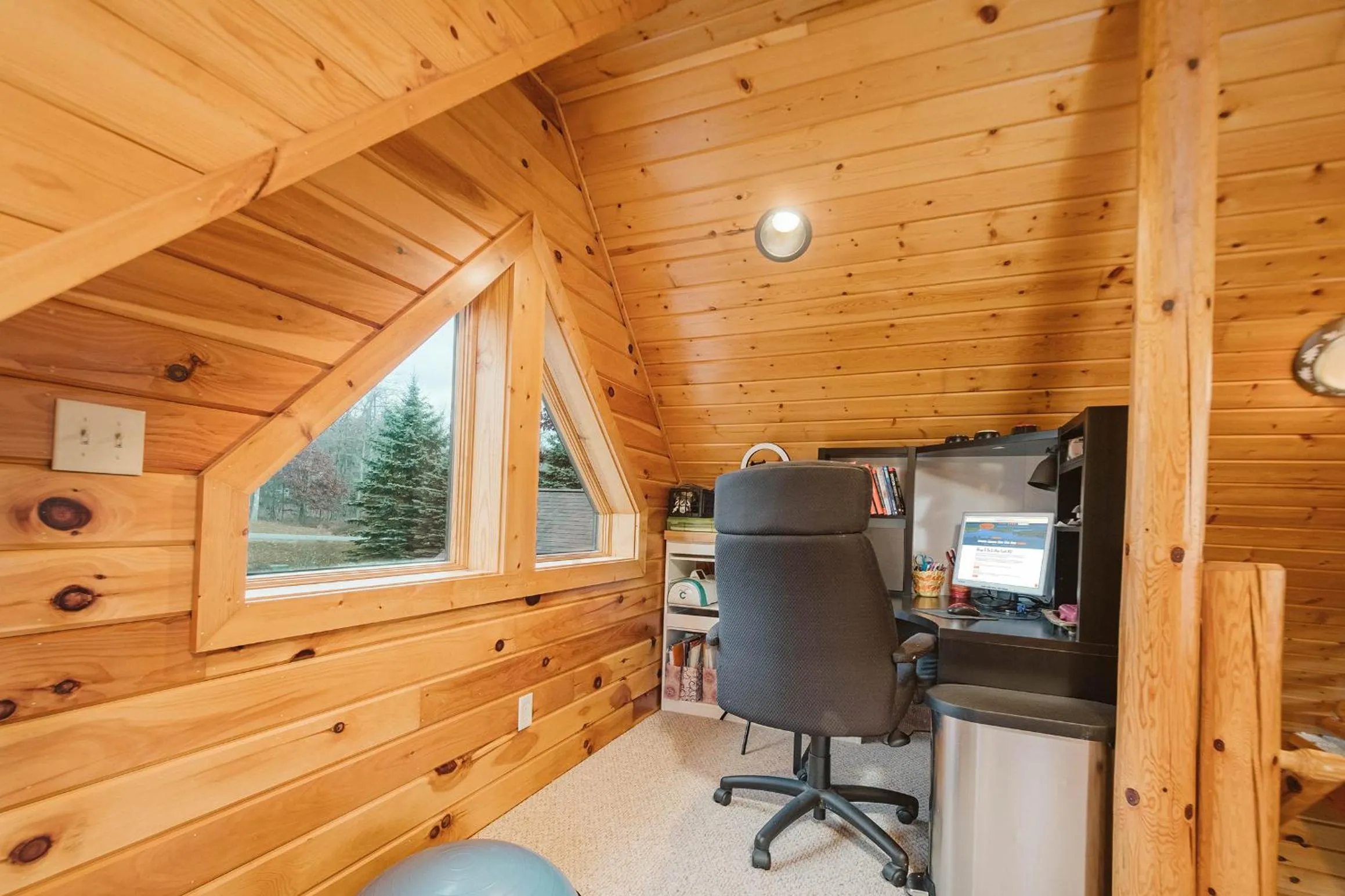 Property building in Happyplace Hideaway