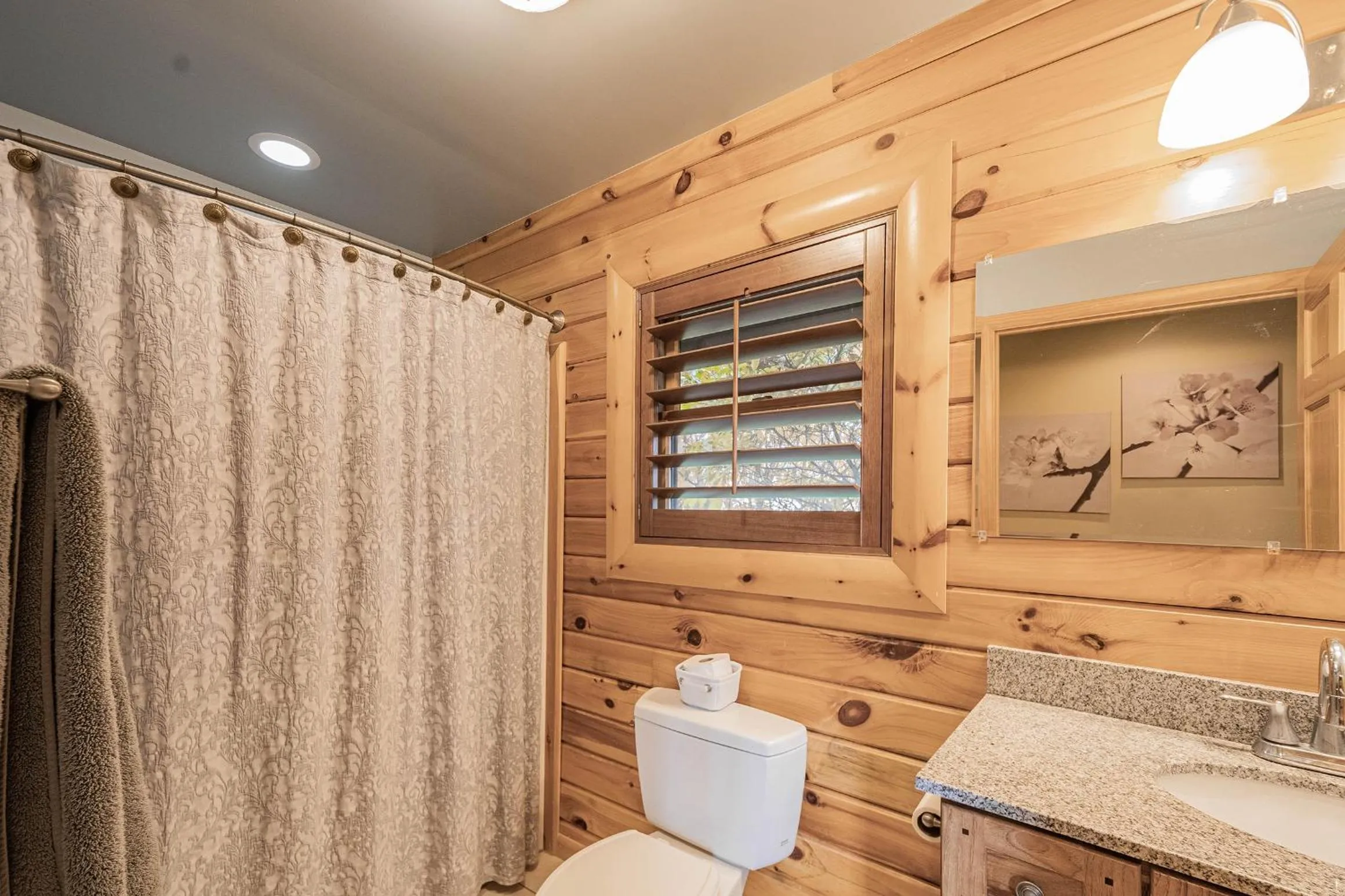 Property building in Happyplace Hideaway