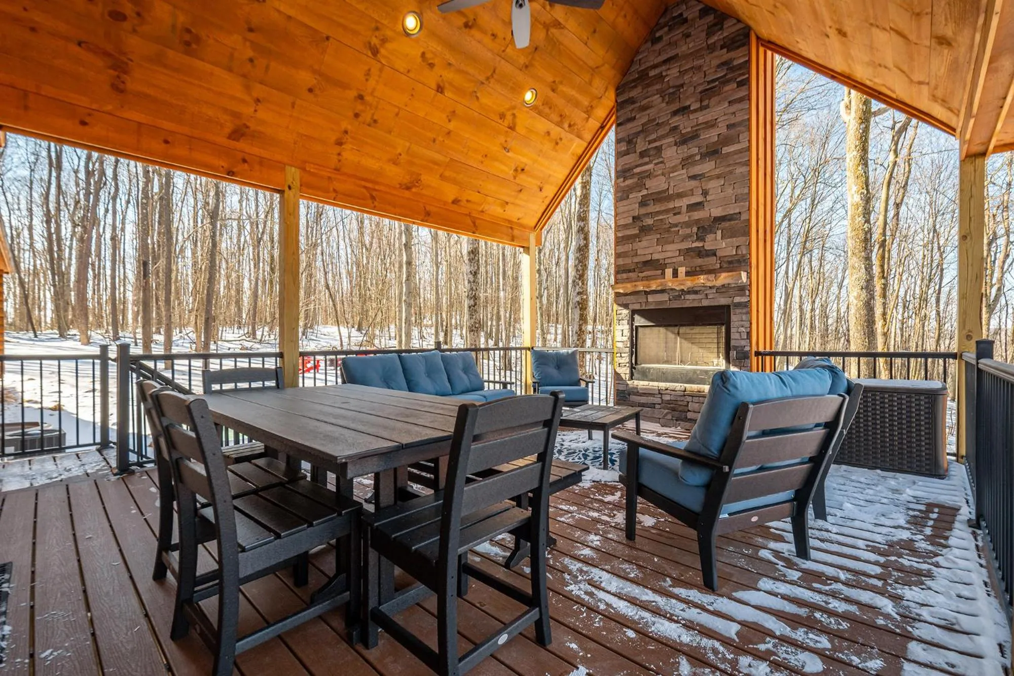 Property building in Honey Bear Hideaway