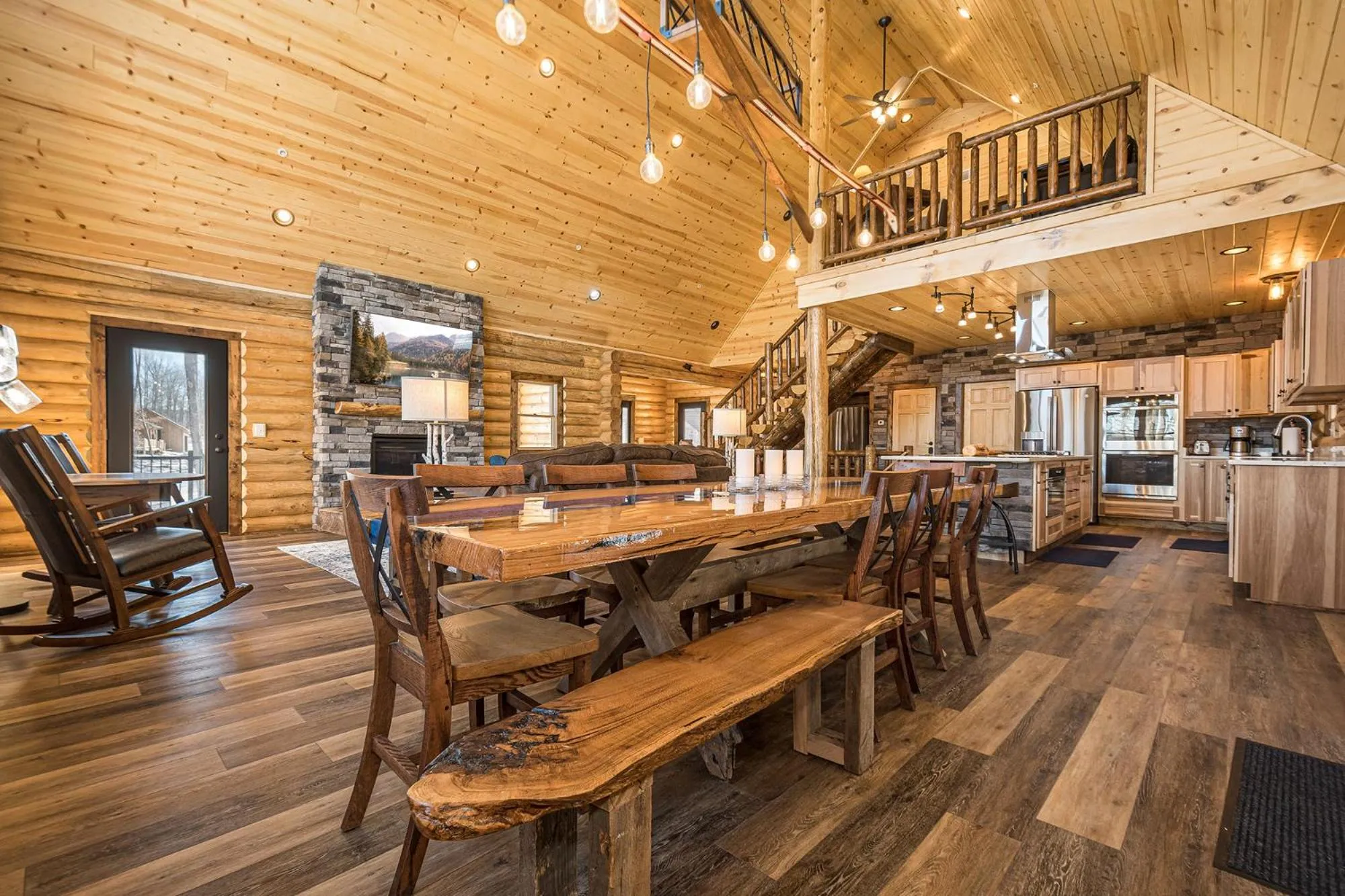 Property building in Honey Bear Hideaway