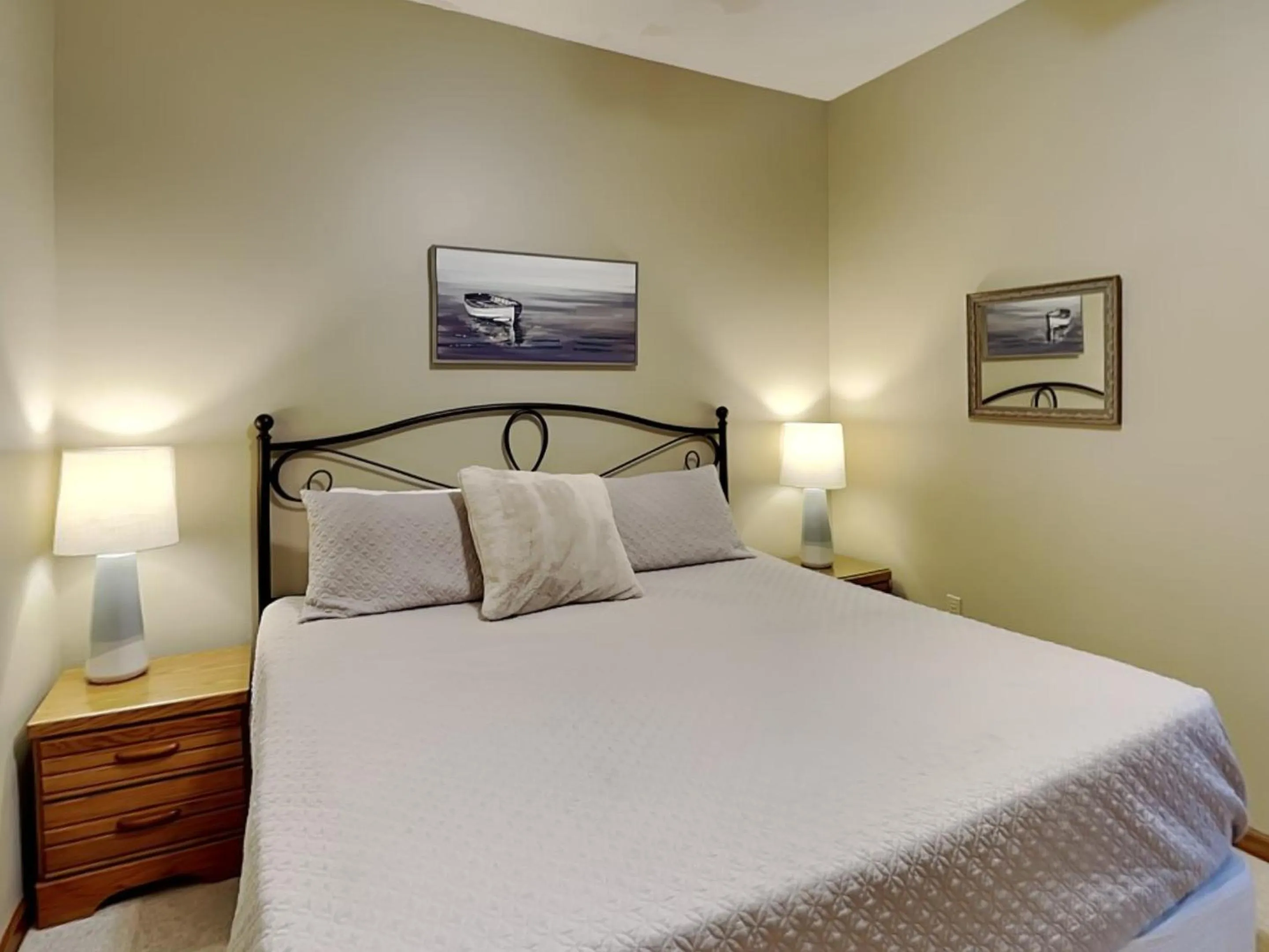 Bed in Lake Dreaming