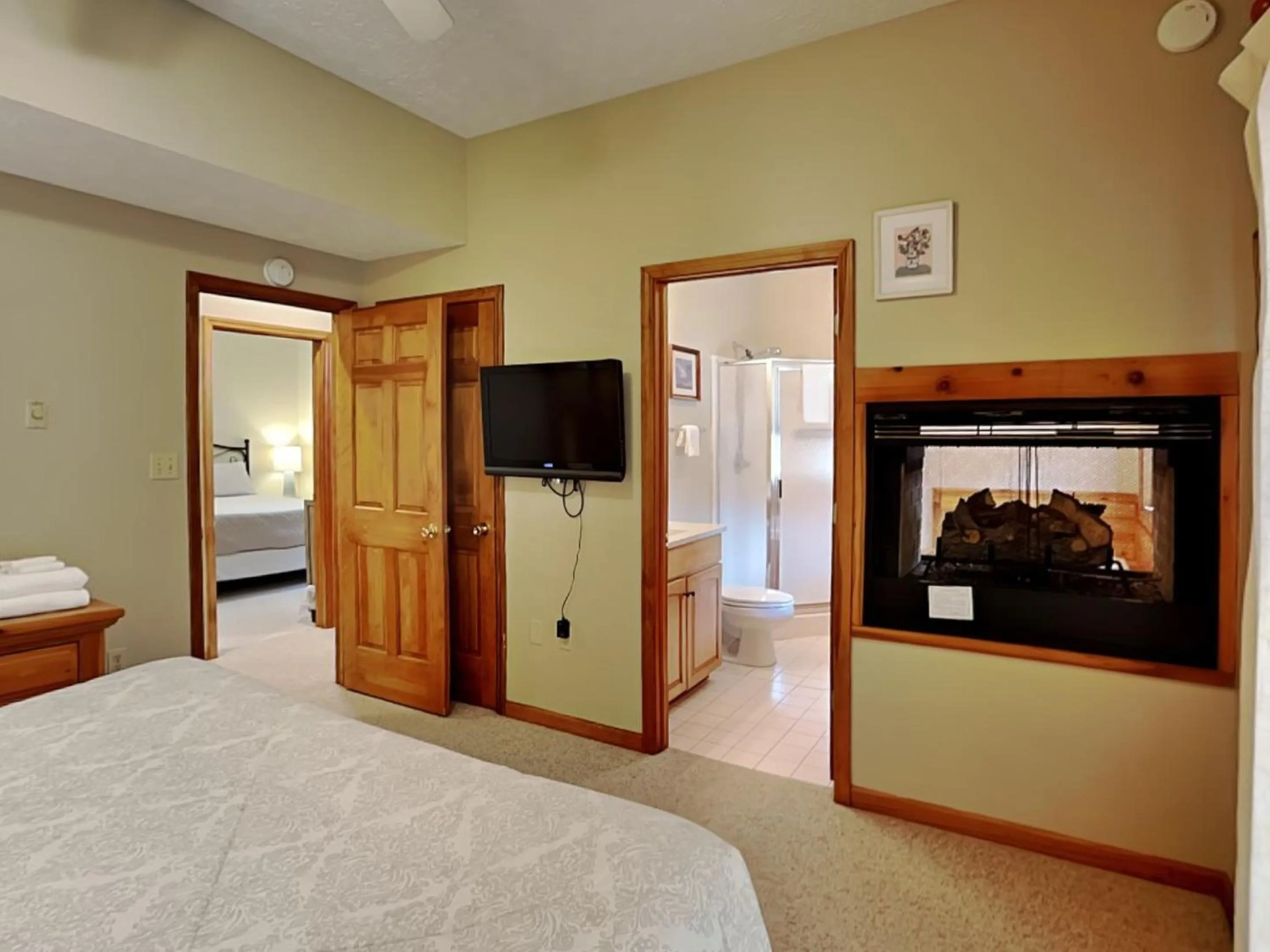 Bed in Lake Dreaming