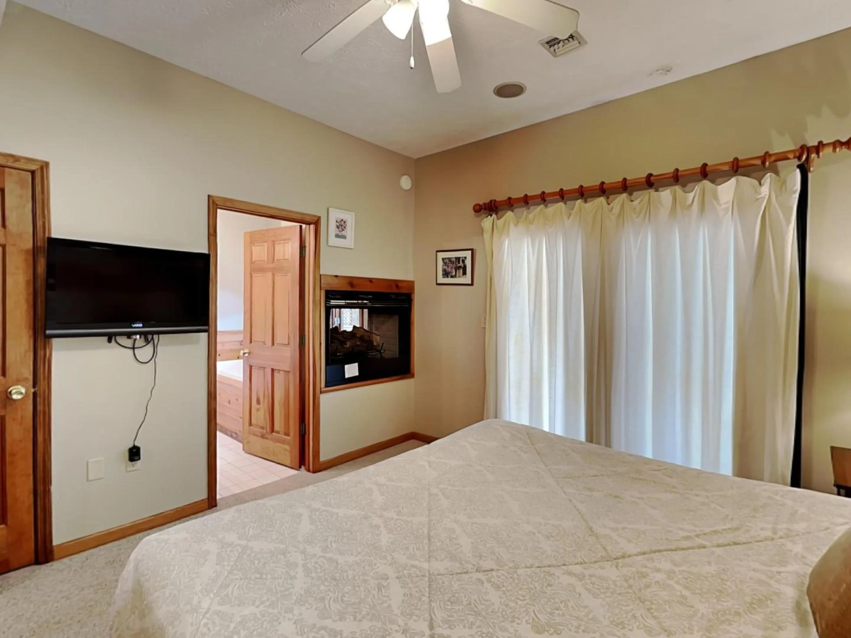 Bed in Lake Dreaming