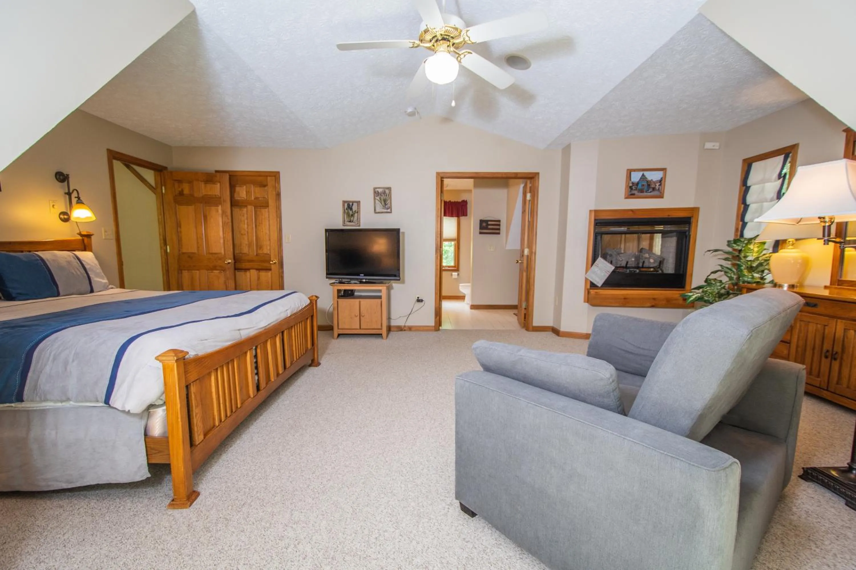 Bed in Lake Dreaming