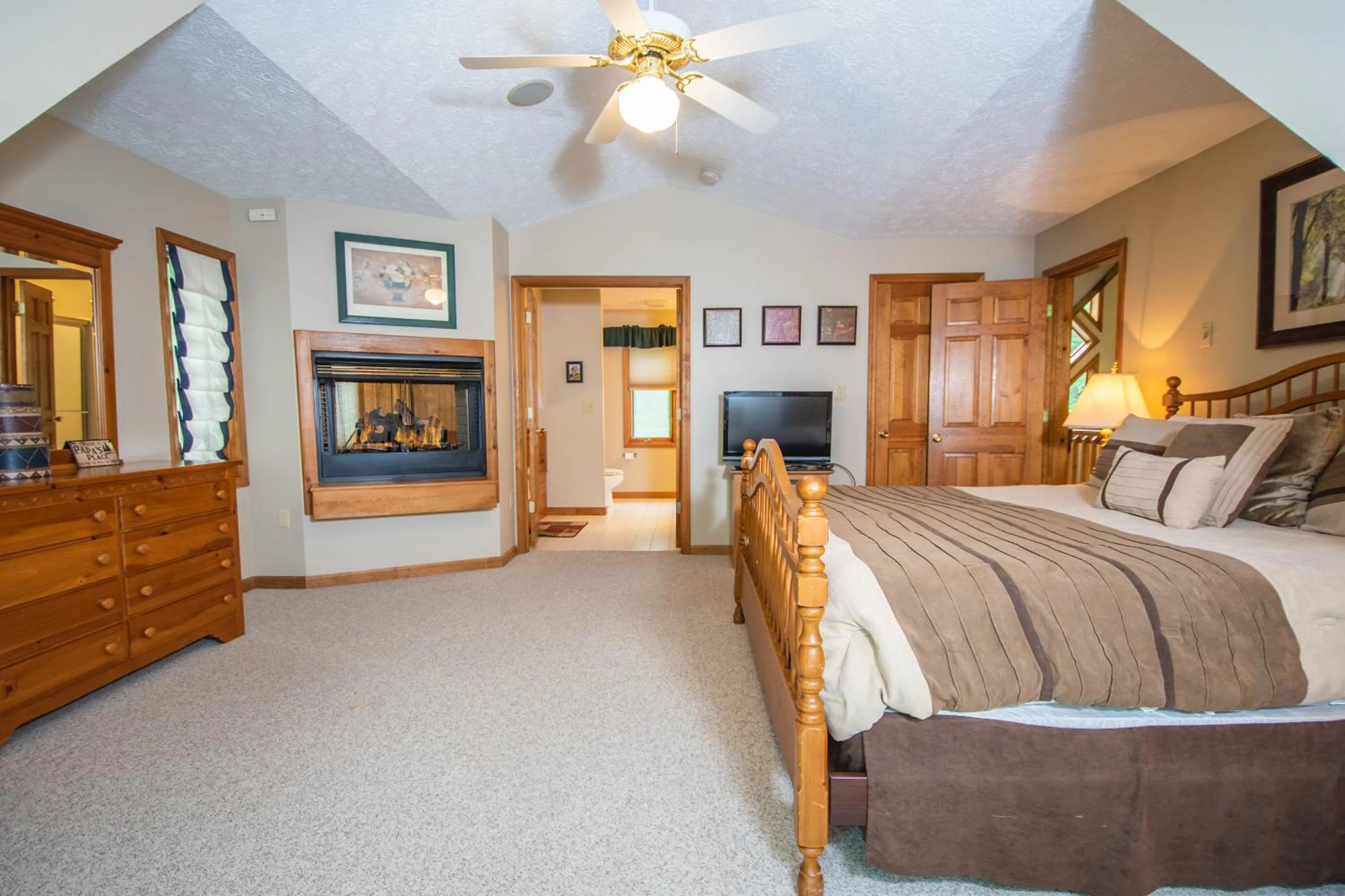 Bed in Lake Dreaming