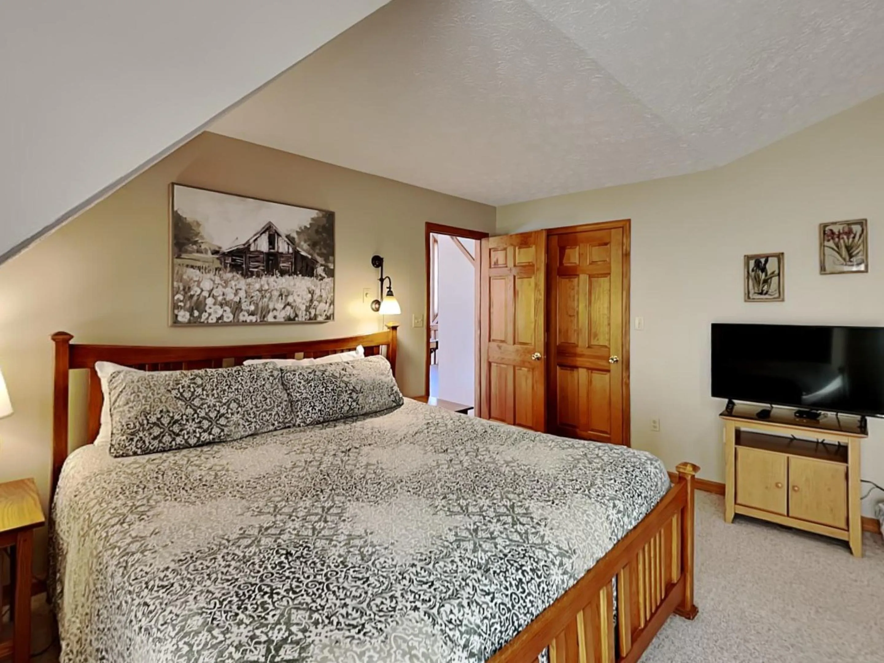 Bed in Lake Dreaming