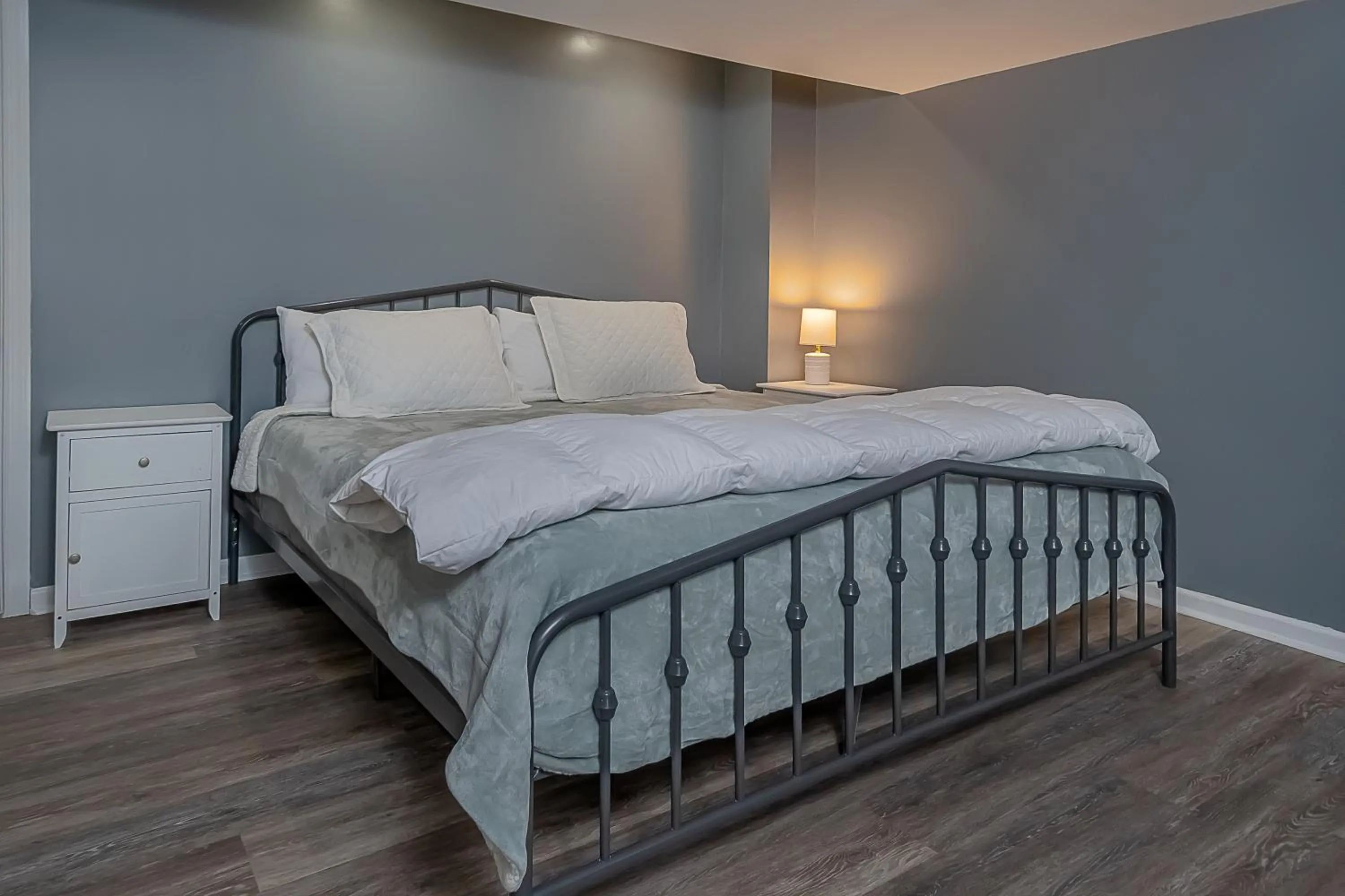 Property building, Bed in Lake Life HQ