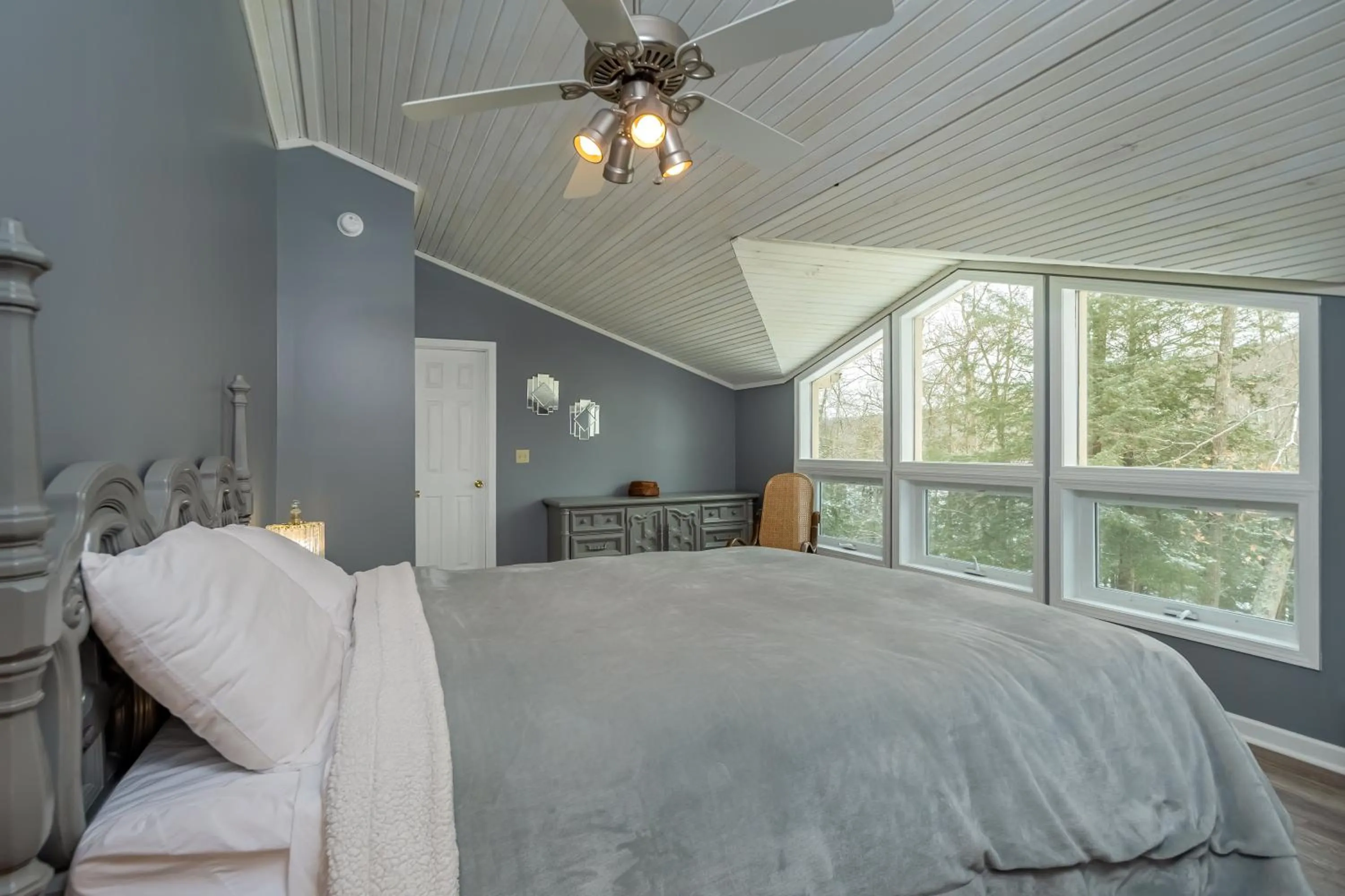 Property building, Bed in Lake Life HQ