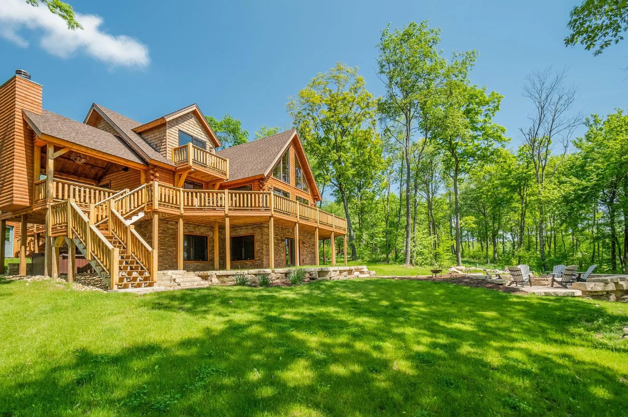 Property building in A Lil Slice of Heaven
