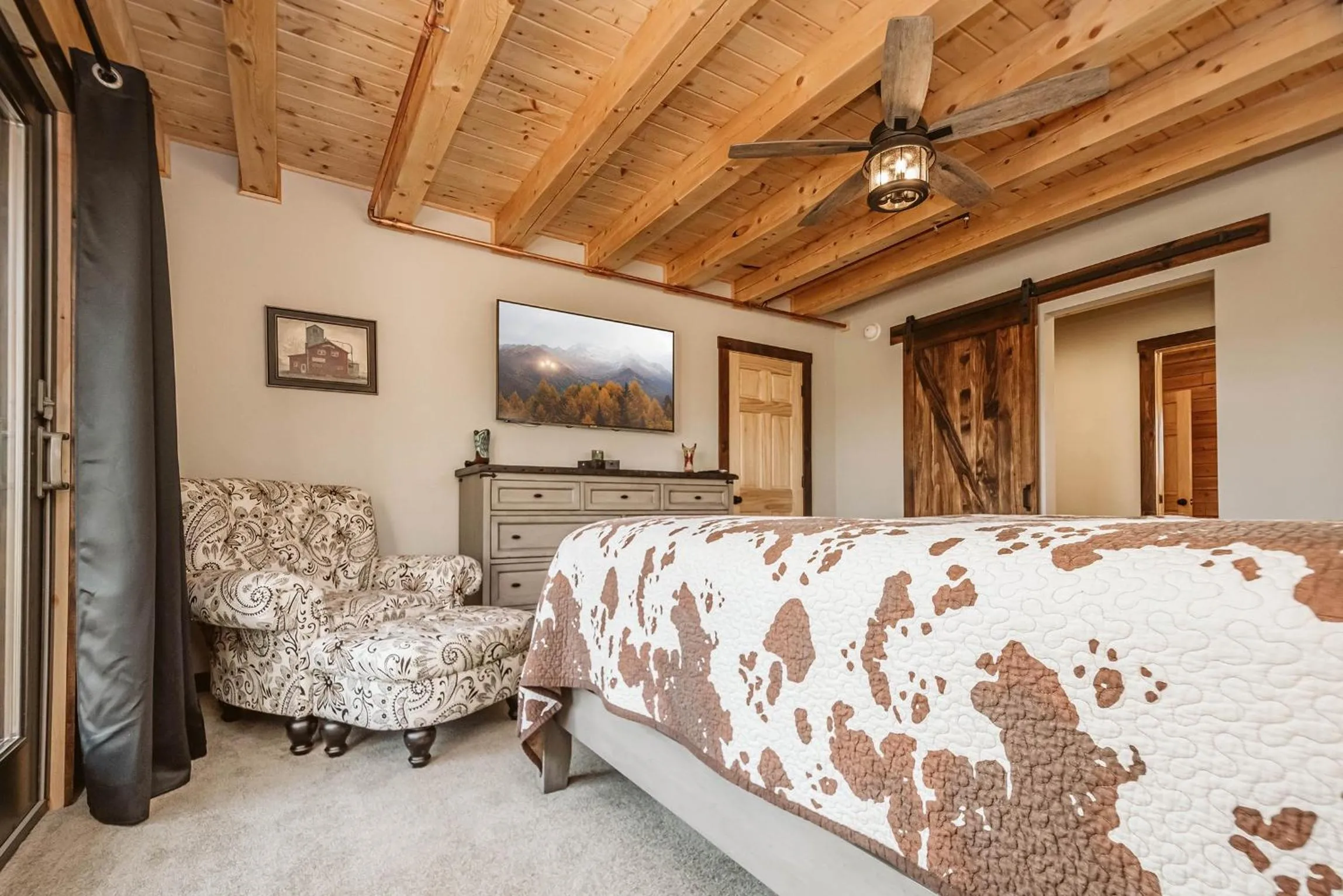 Property building, Bed in A Lil Slice of Heaven