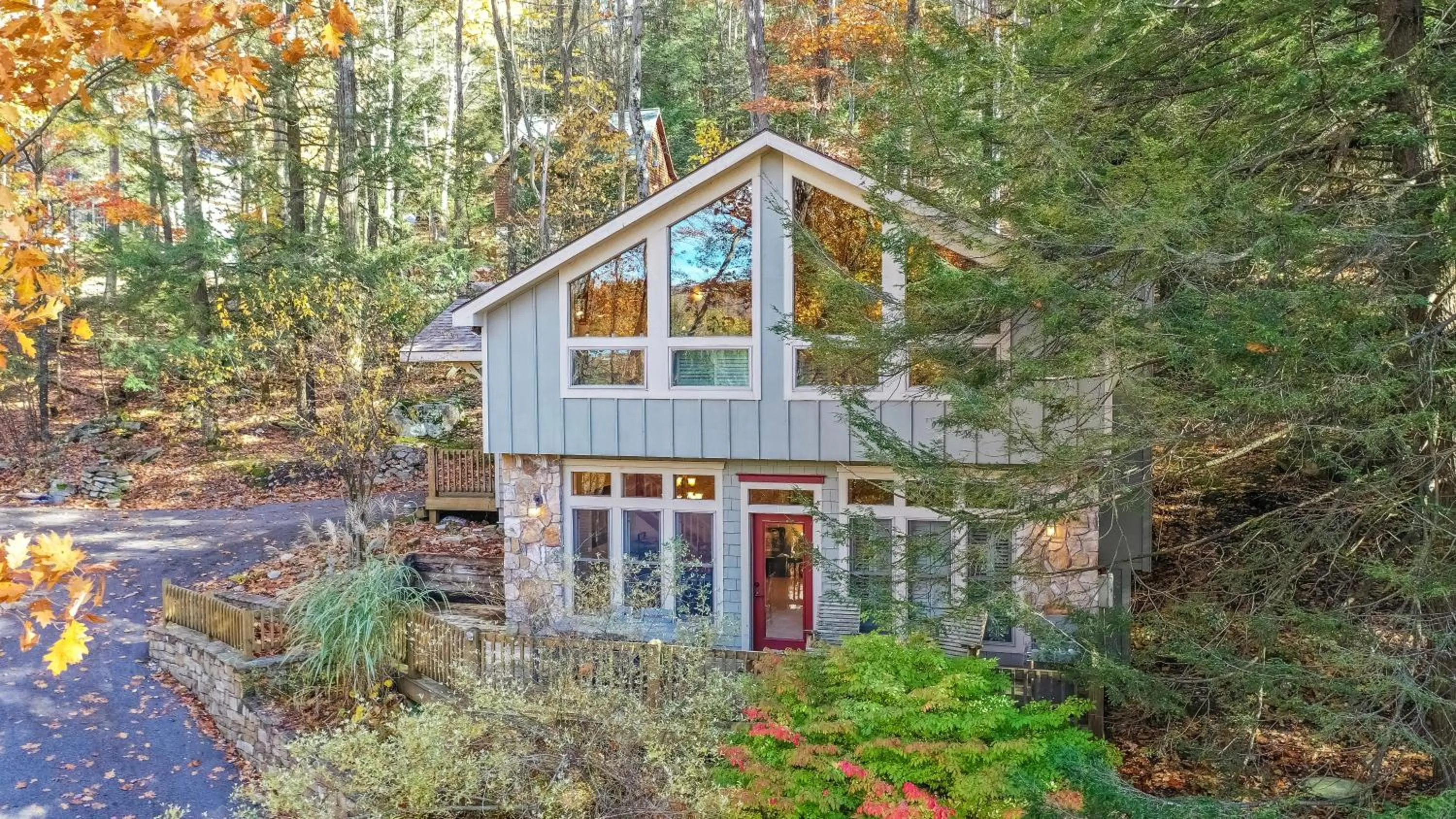 Property building in Cedars on the Rocks