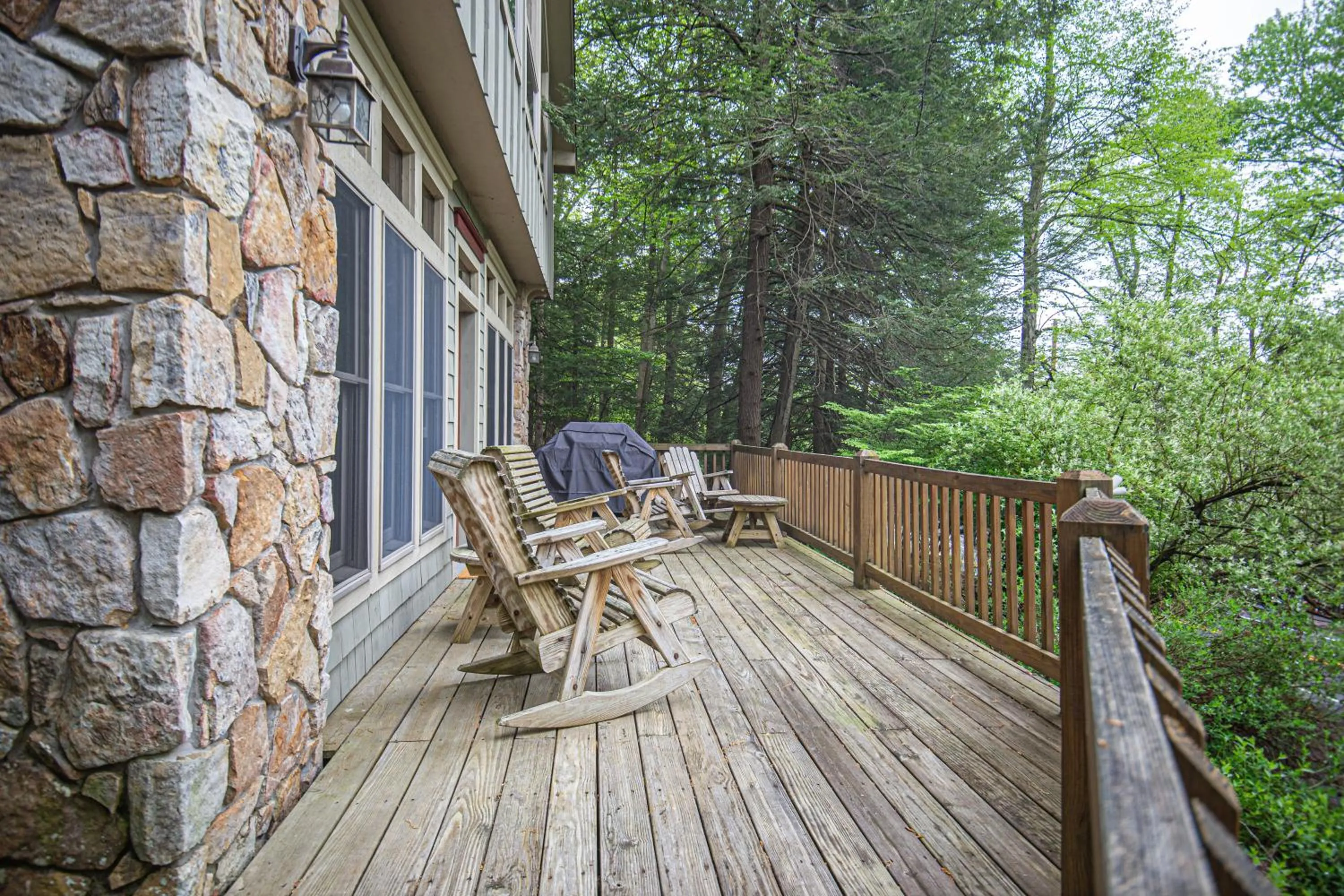 Property building in Cedars on the Rocks