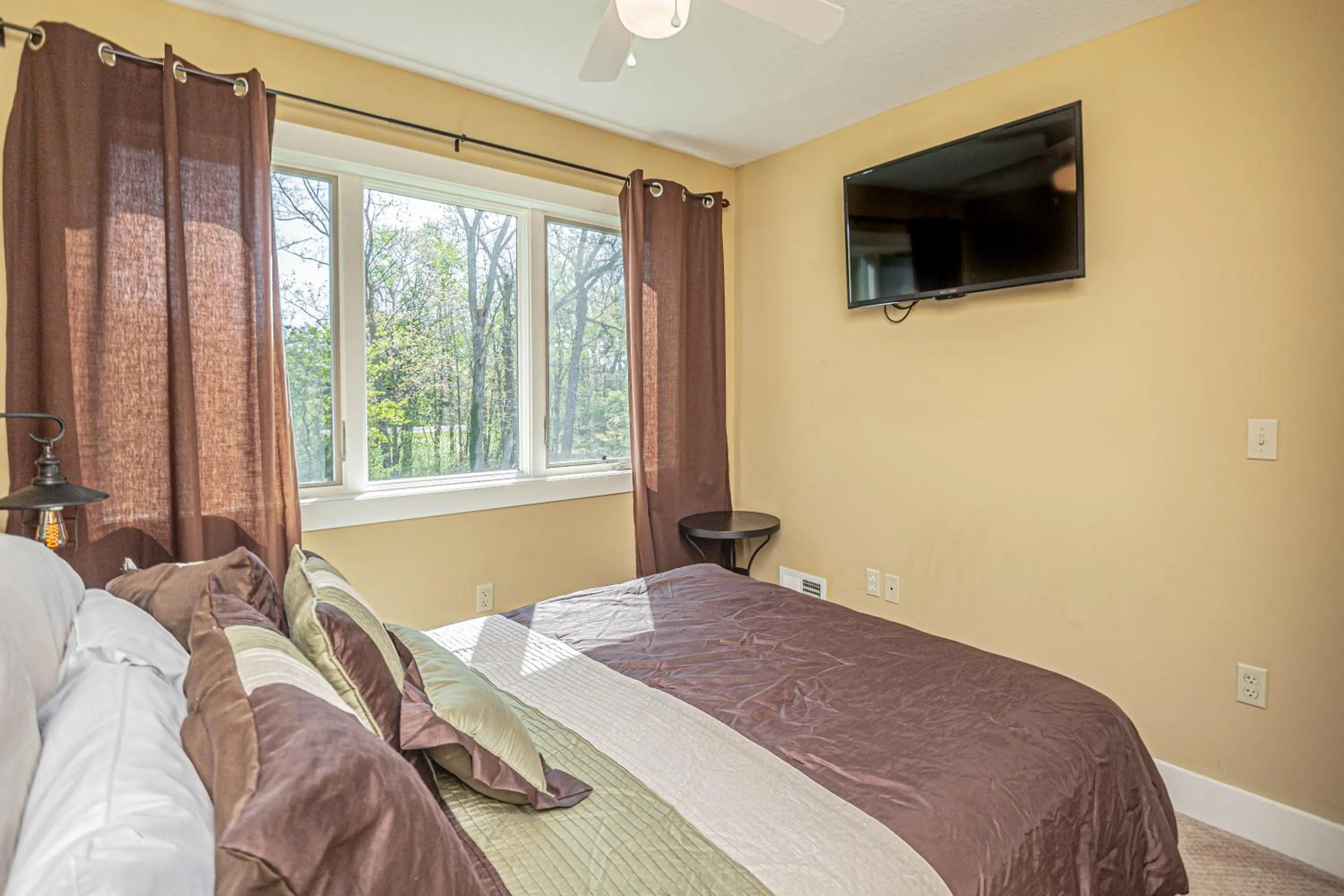 Property building, Bed in Live a Little