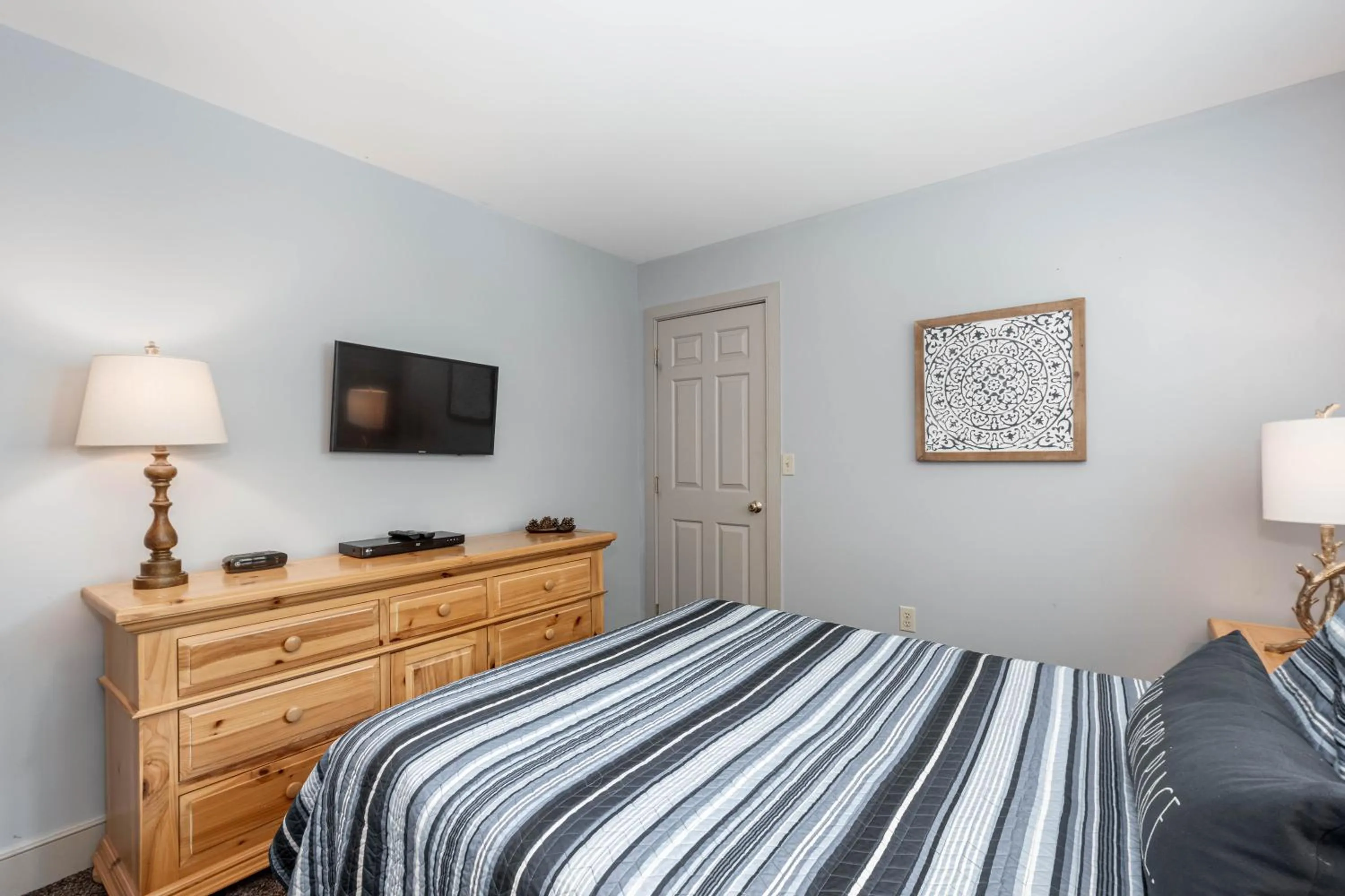 Property building, Bed in Main Street Retreat