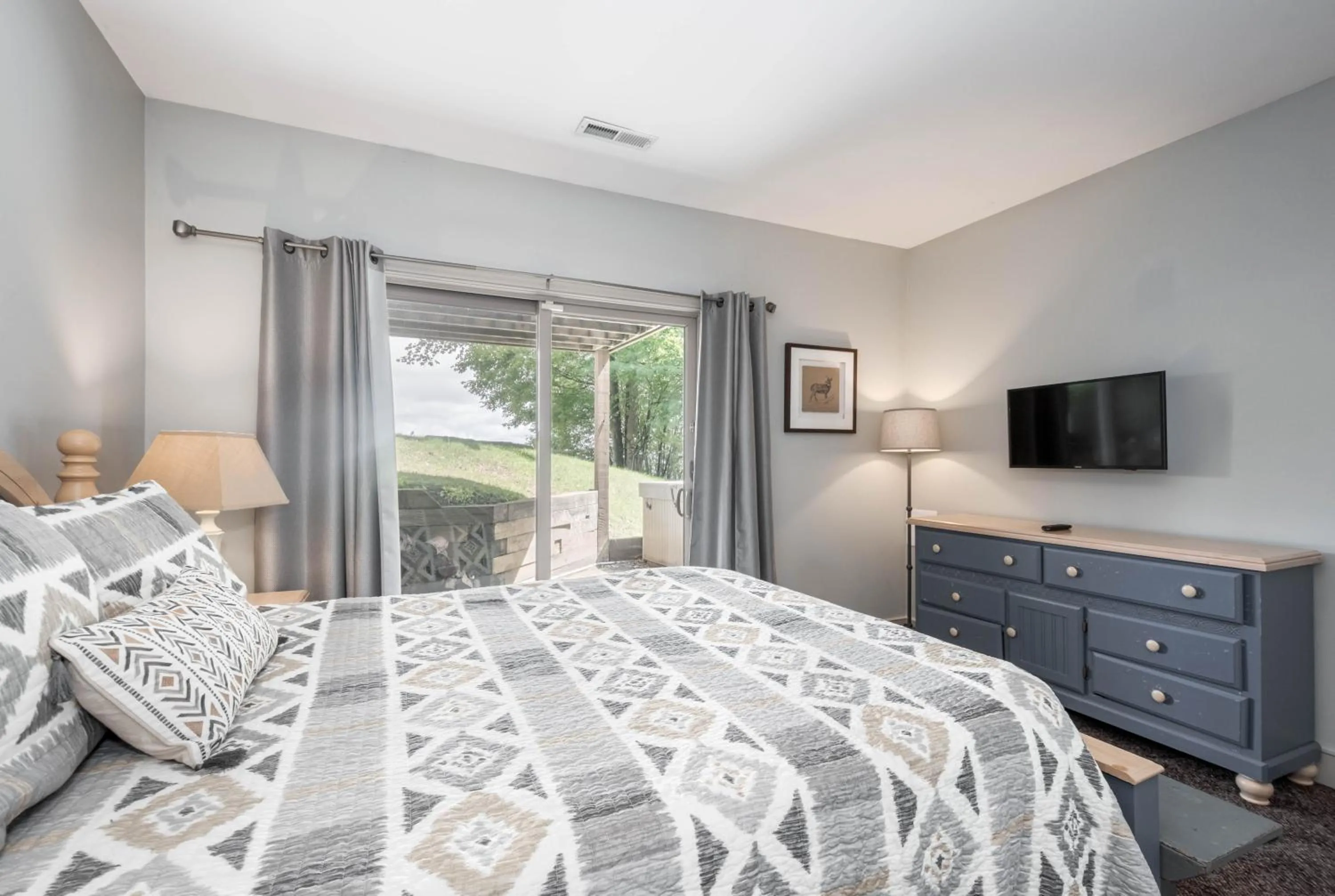 Property building, Bed in Main Street Retreat