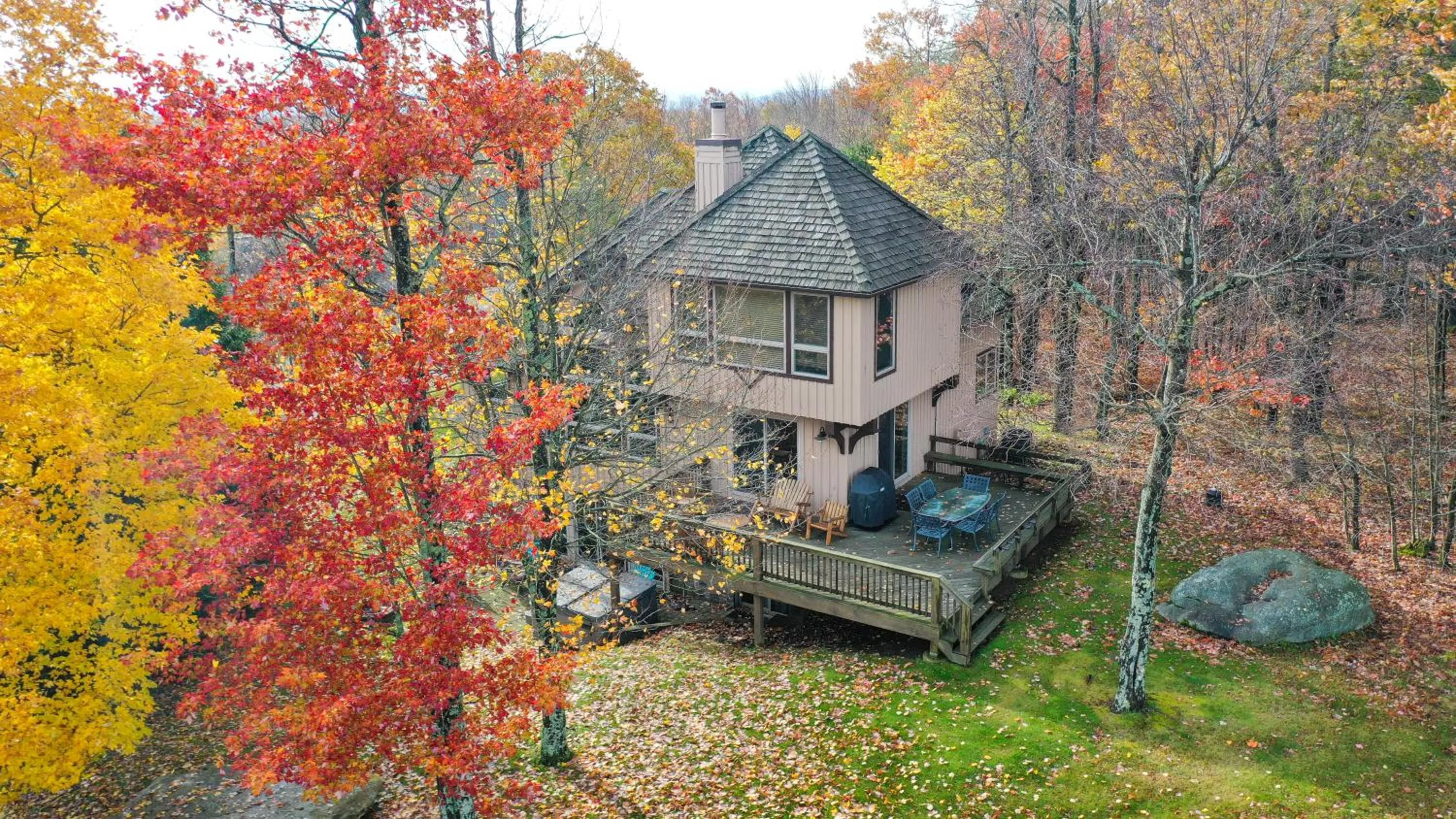 Property building in Main Street Retreat
