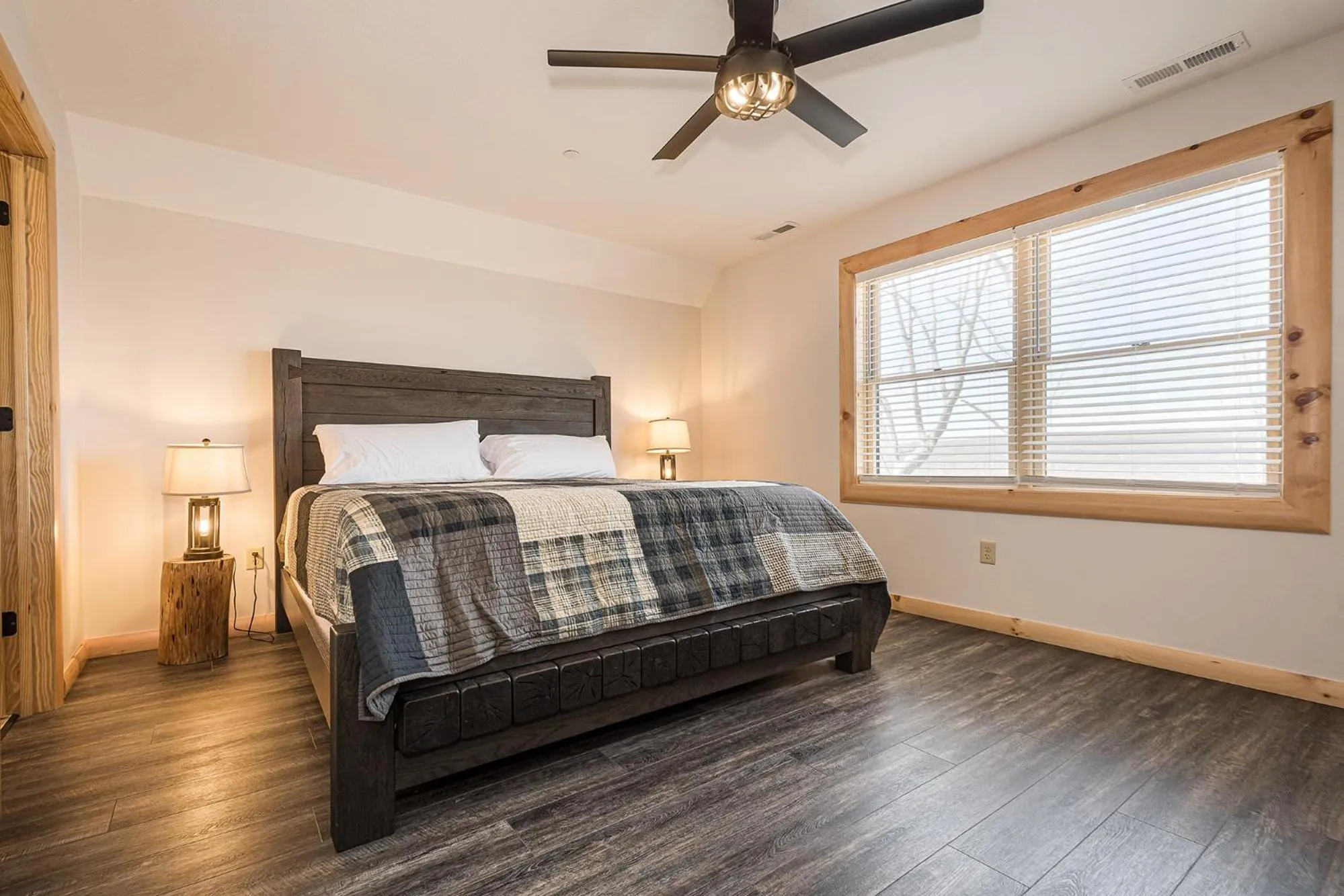 Bed in Mountain Crest Lodge