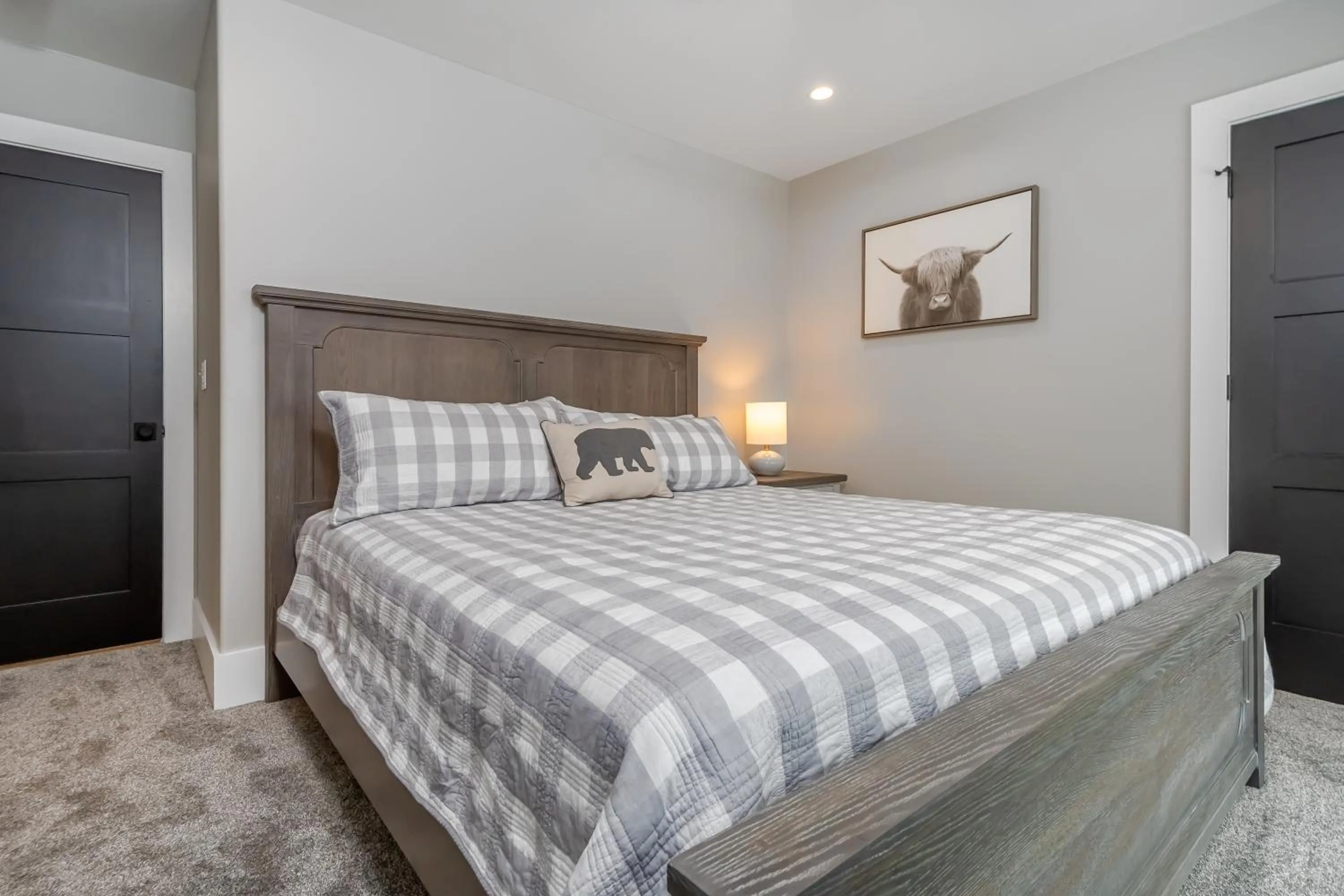 Property building, Bed in No Black Tie Affair