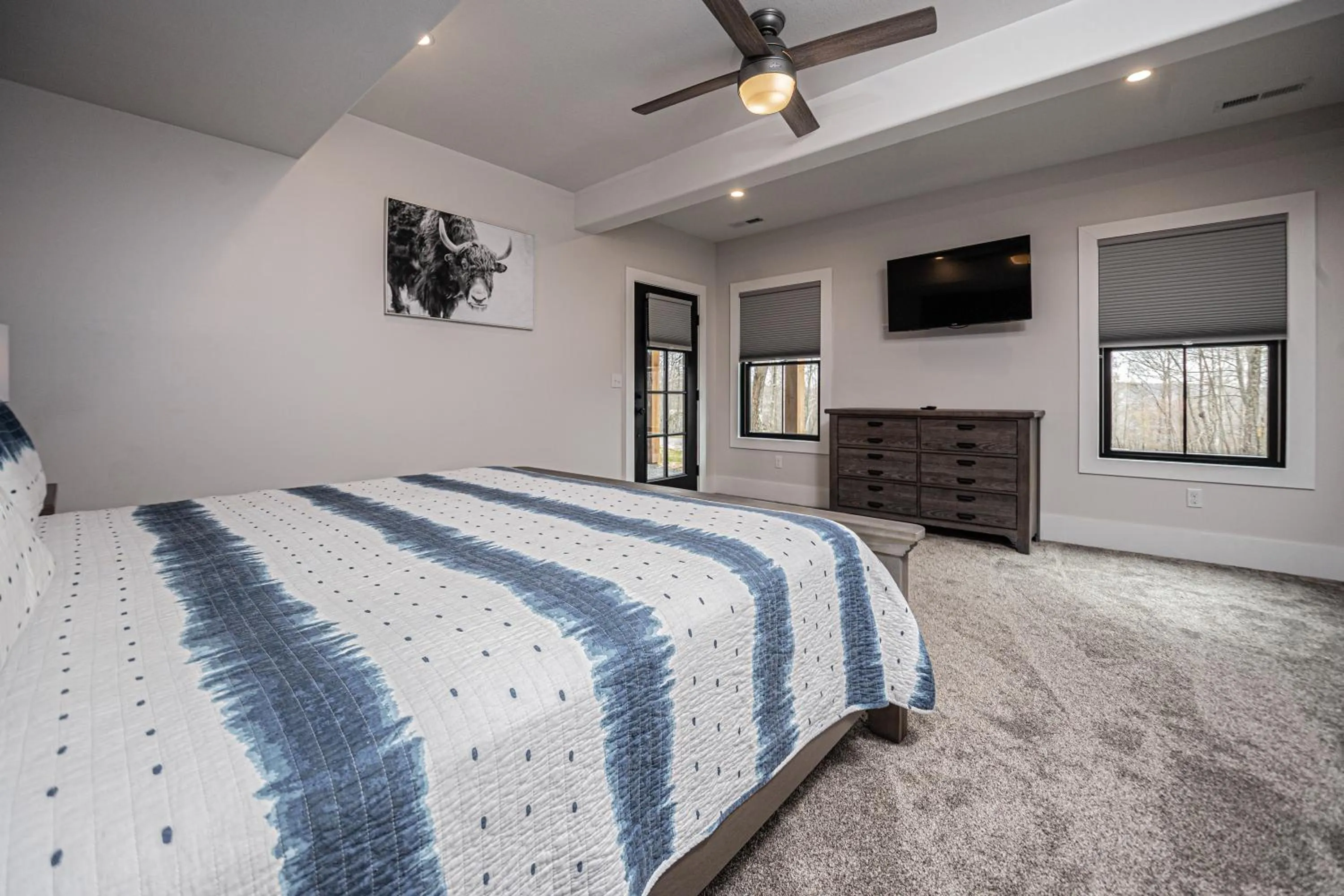 Property building, Bed in No Black Tie Affair