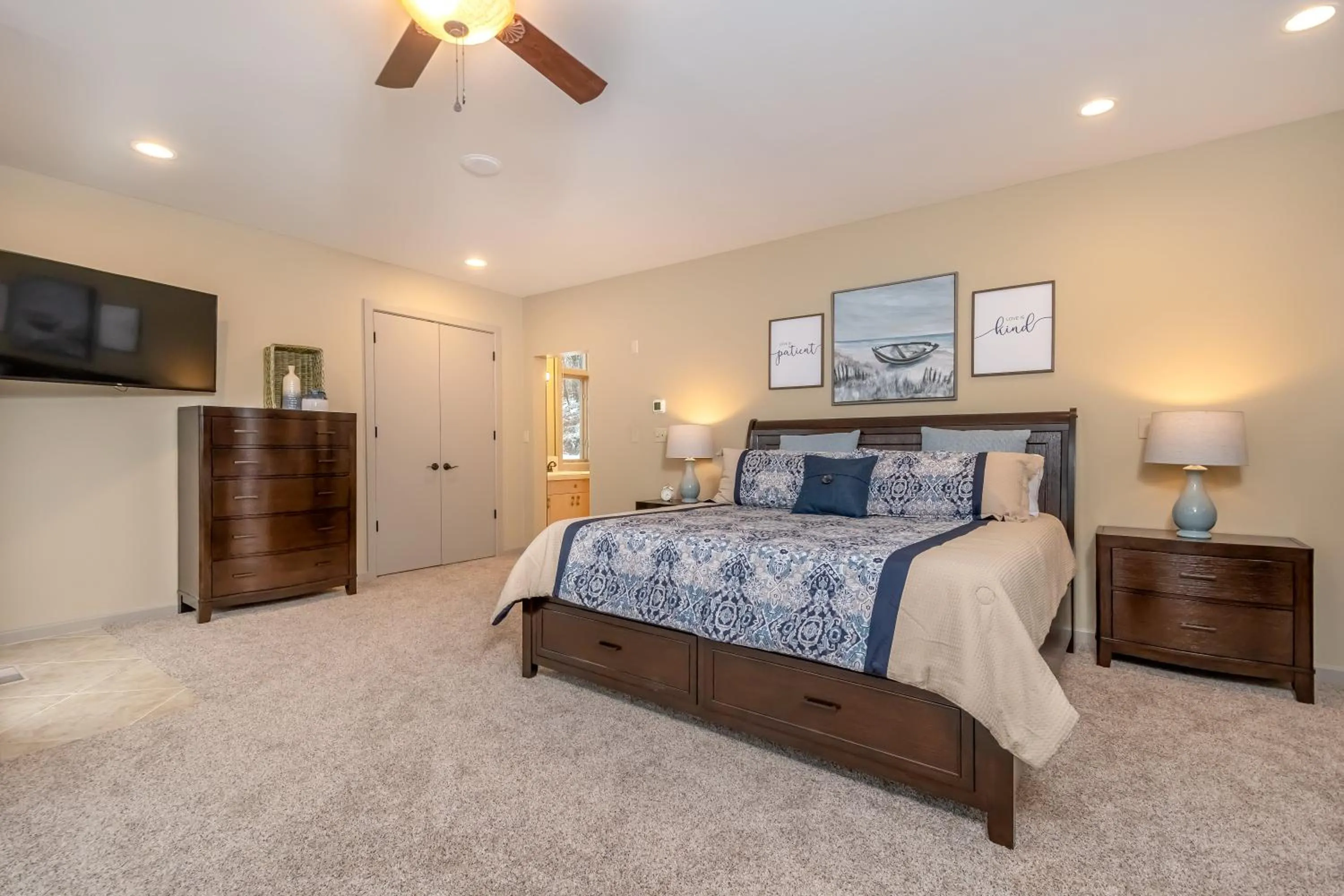 Property building, Bed in Valhalla