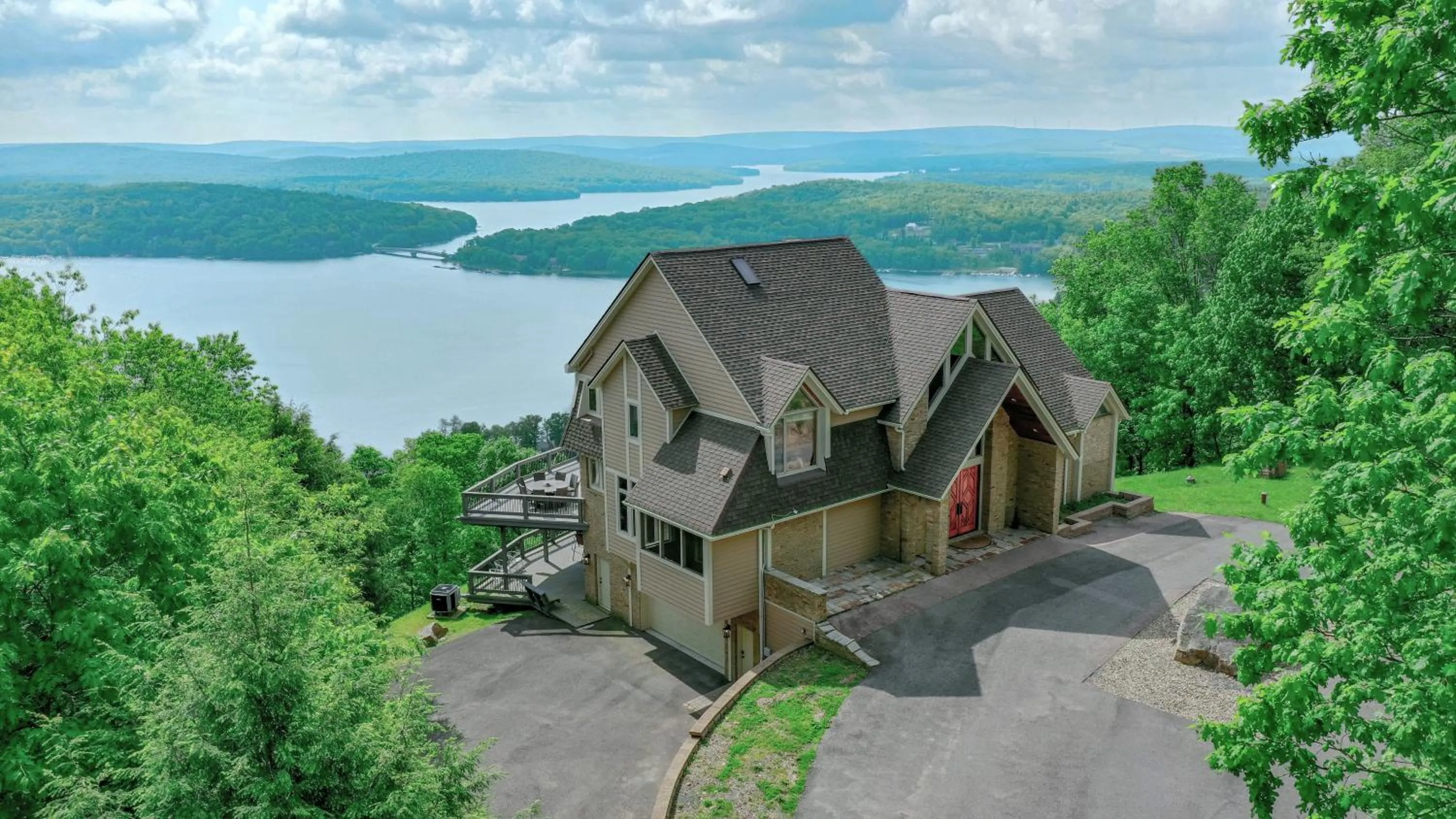 Property building in Valhalla