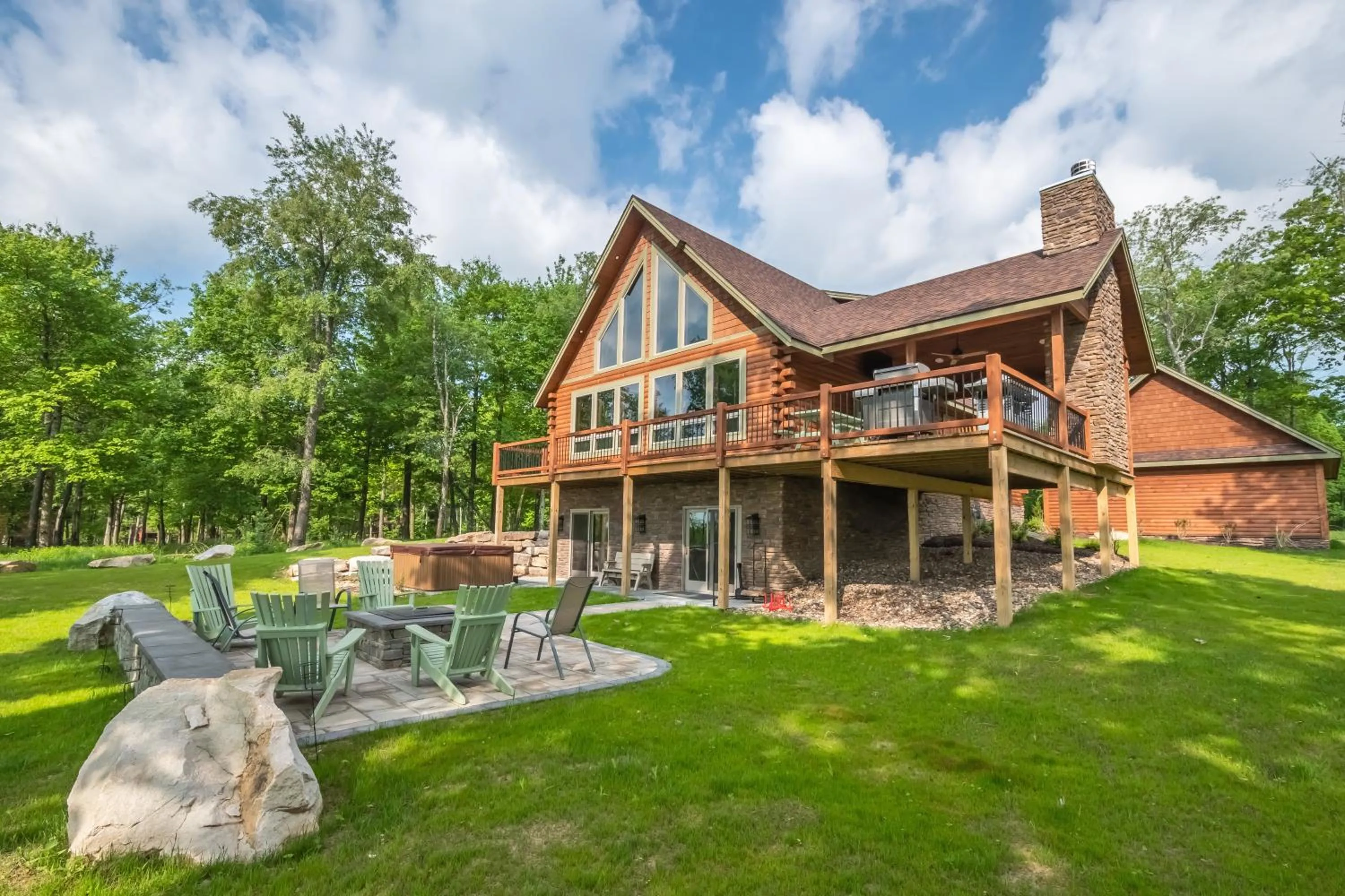 Property building in Water & Mountain Retreat