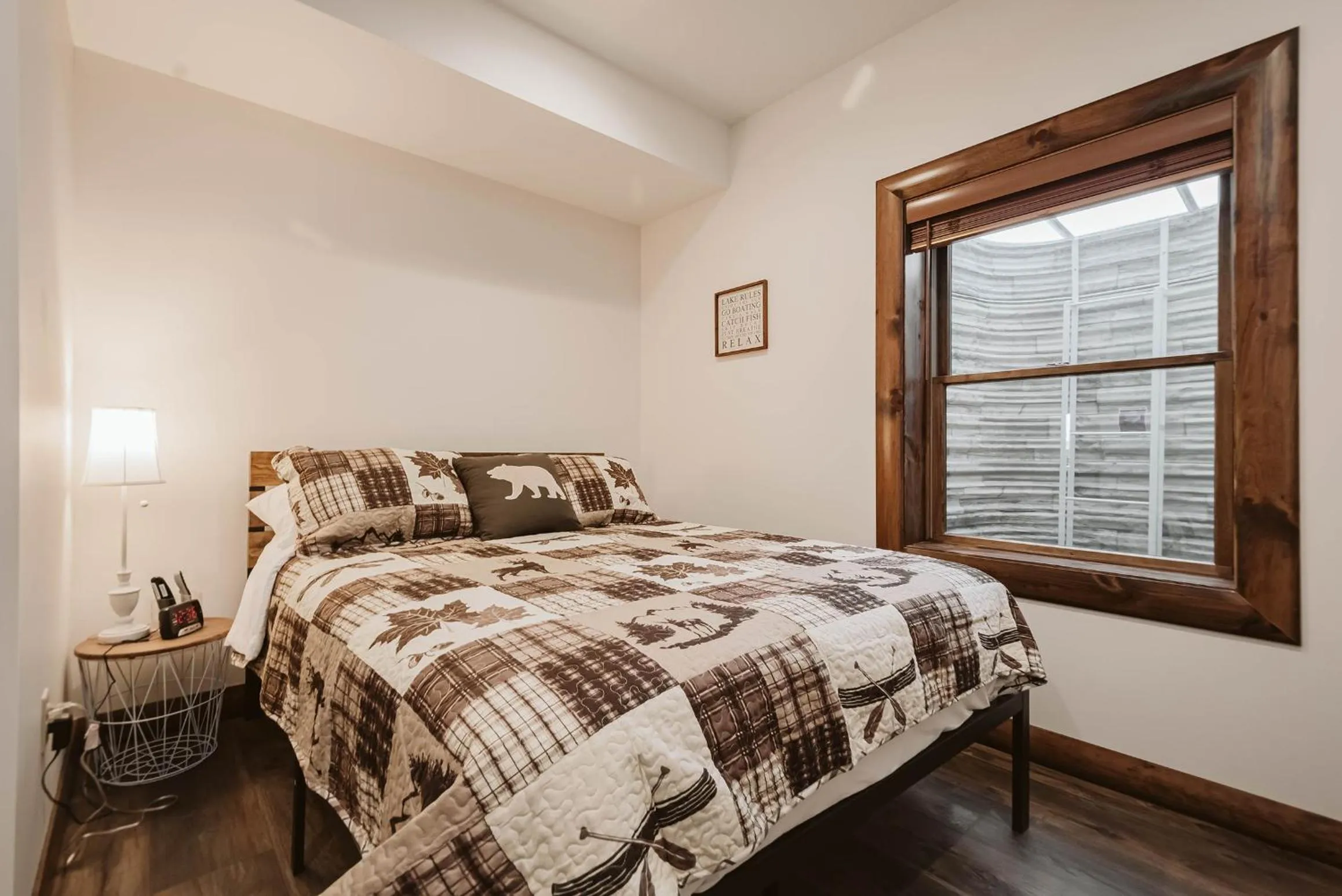 Property building, Bed in Water & Mountain Retreat