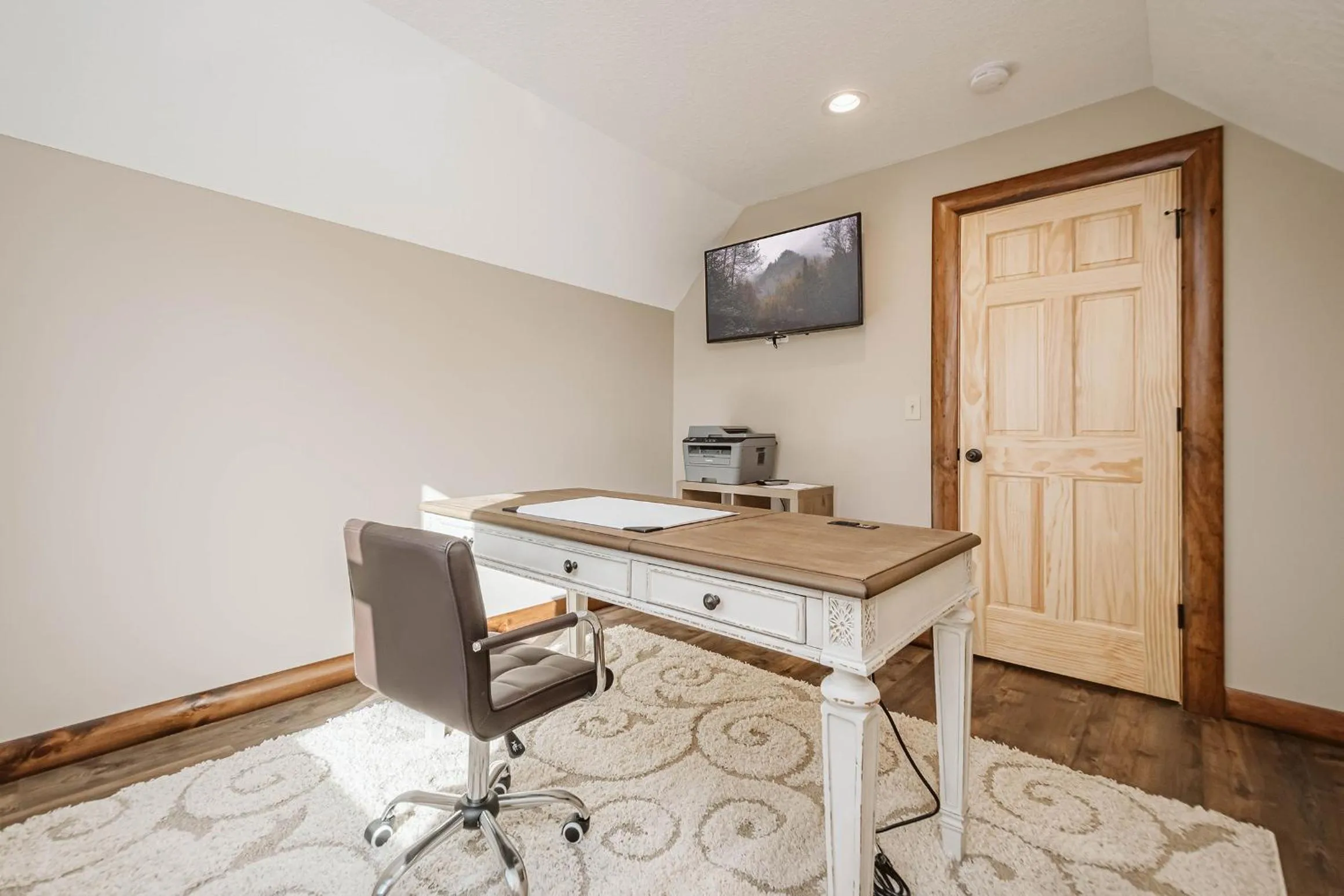 Property building in Water & Mountain Retreat