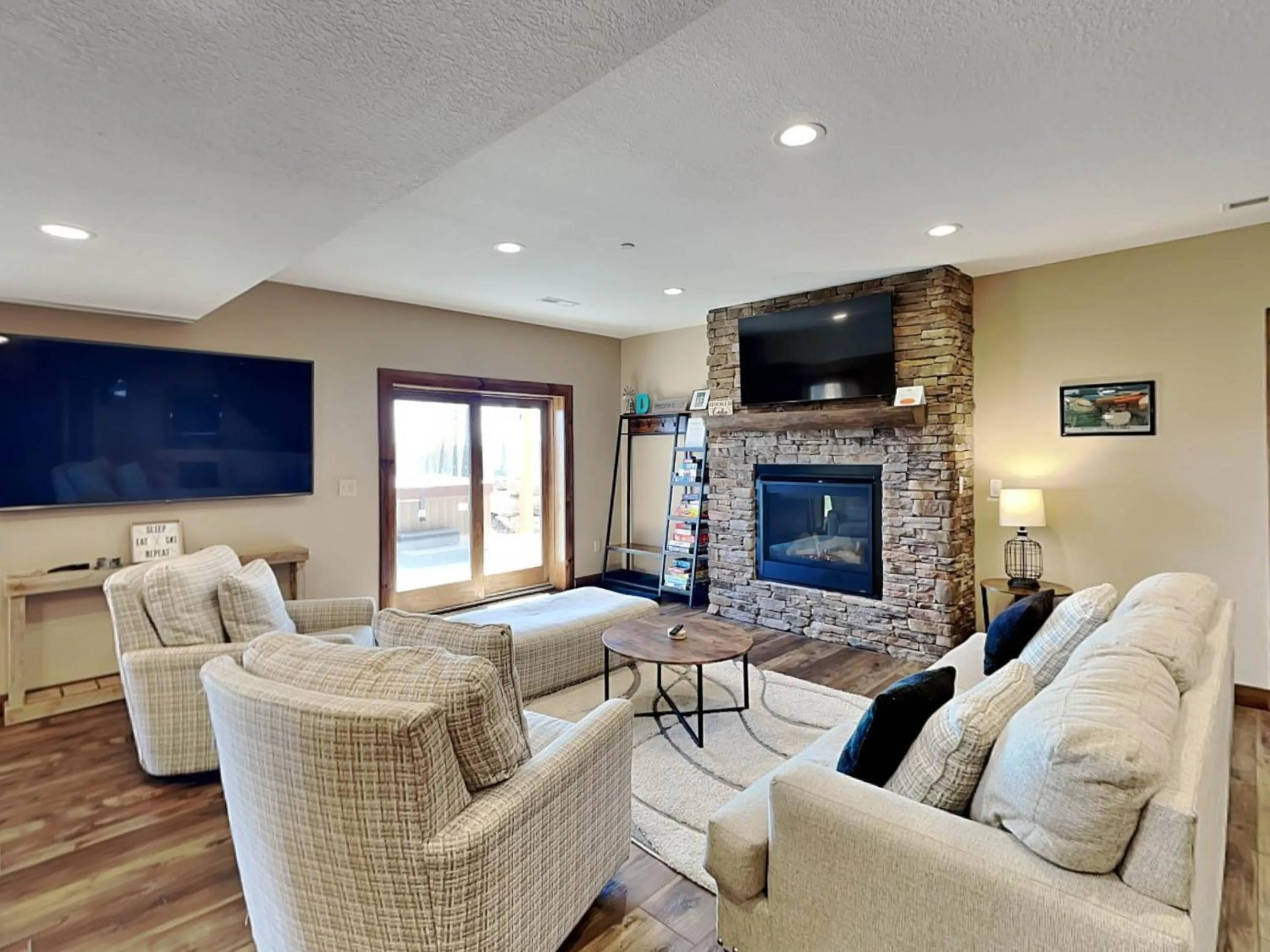 Water & Mountain Retreat