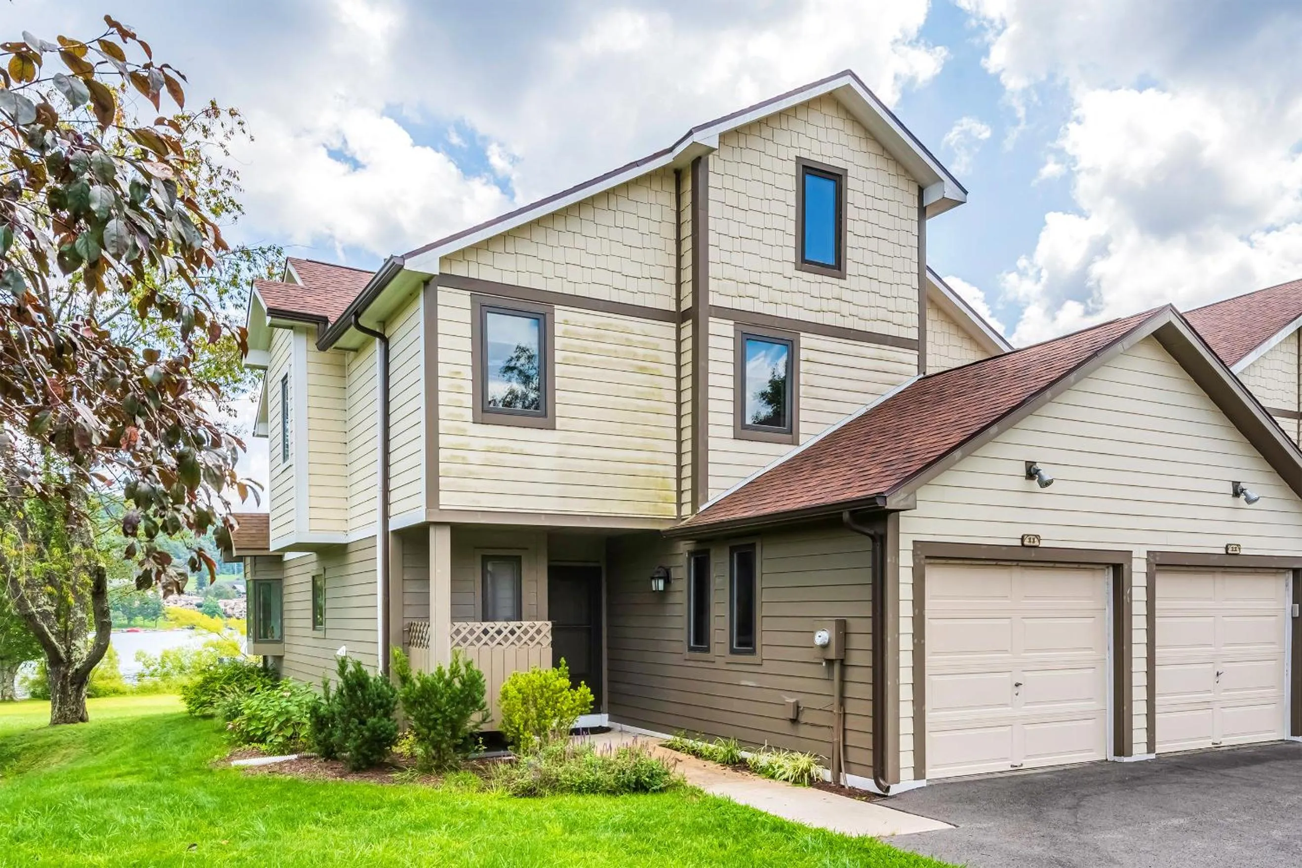 Property building in Ski Harbor 11