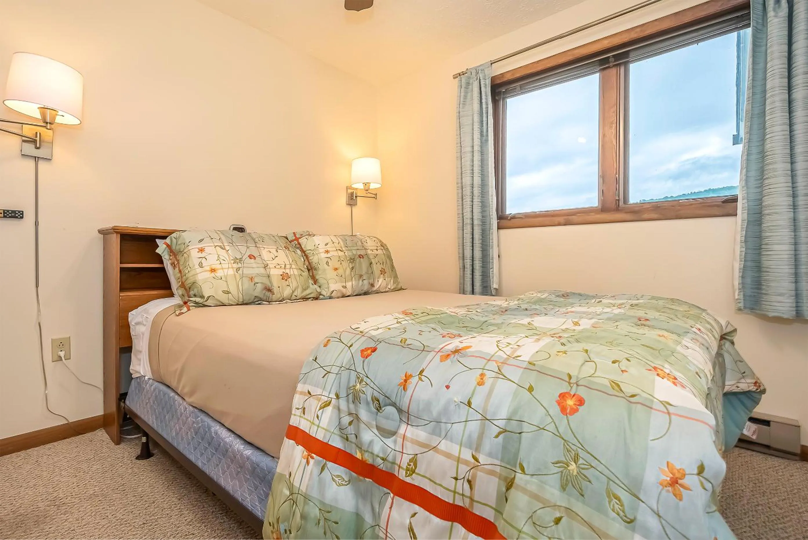 Property building, Bed in Ski Harbor 19