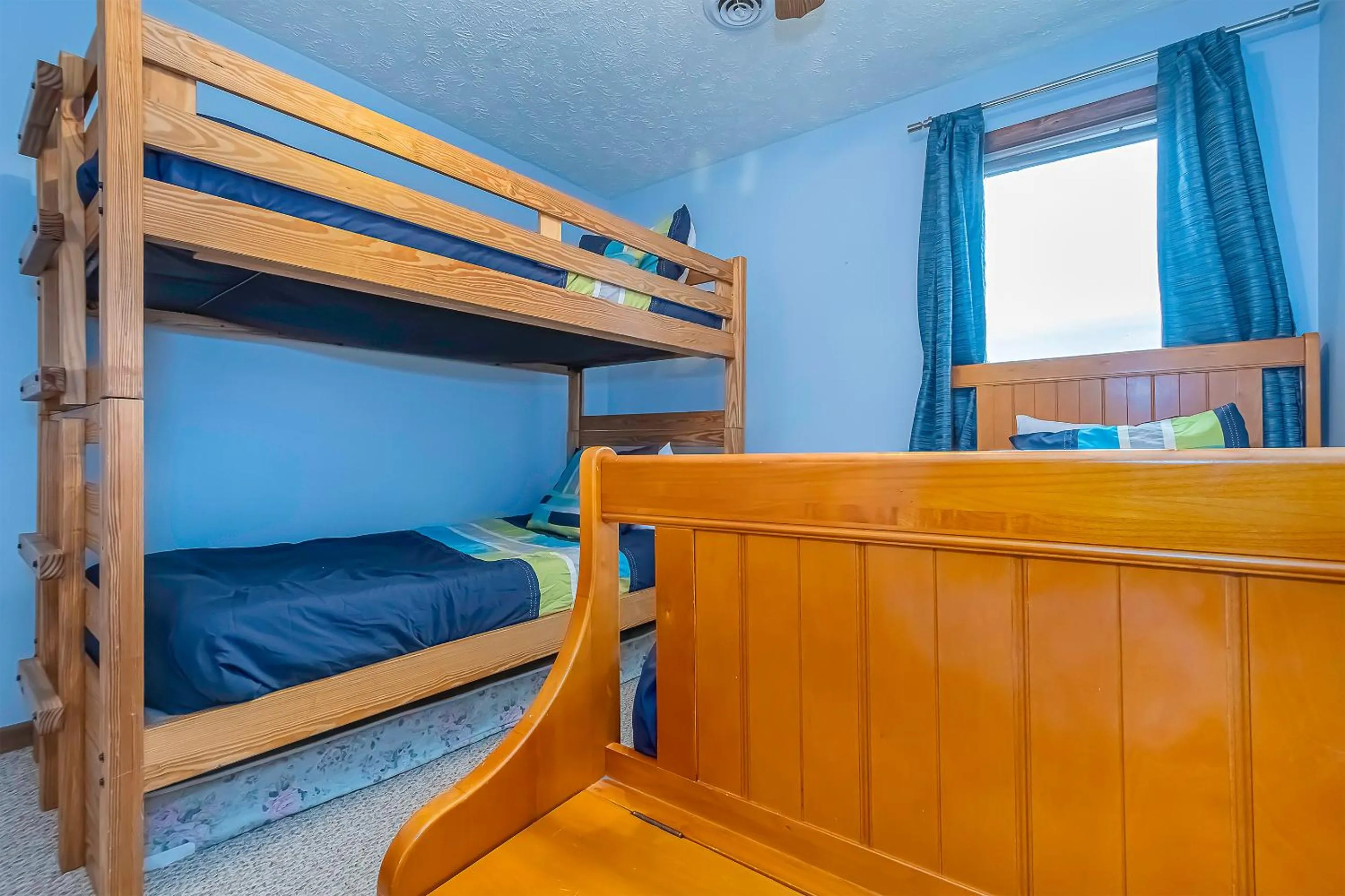 Property building, Bed in Ski Harbor 19