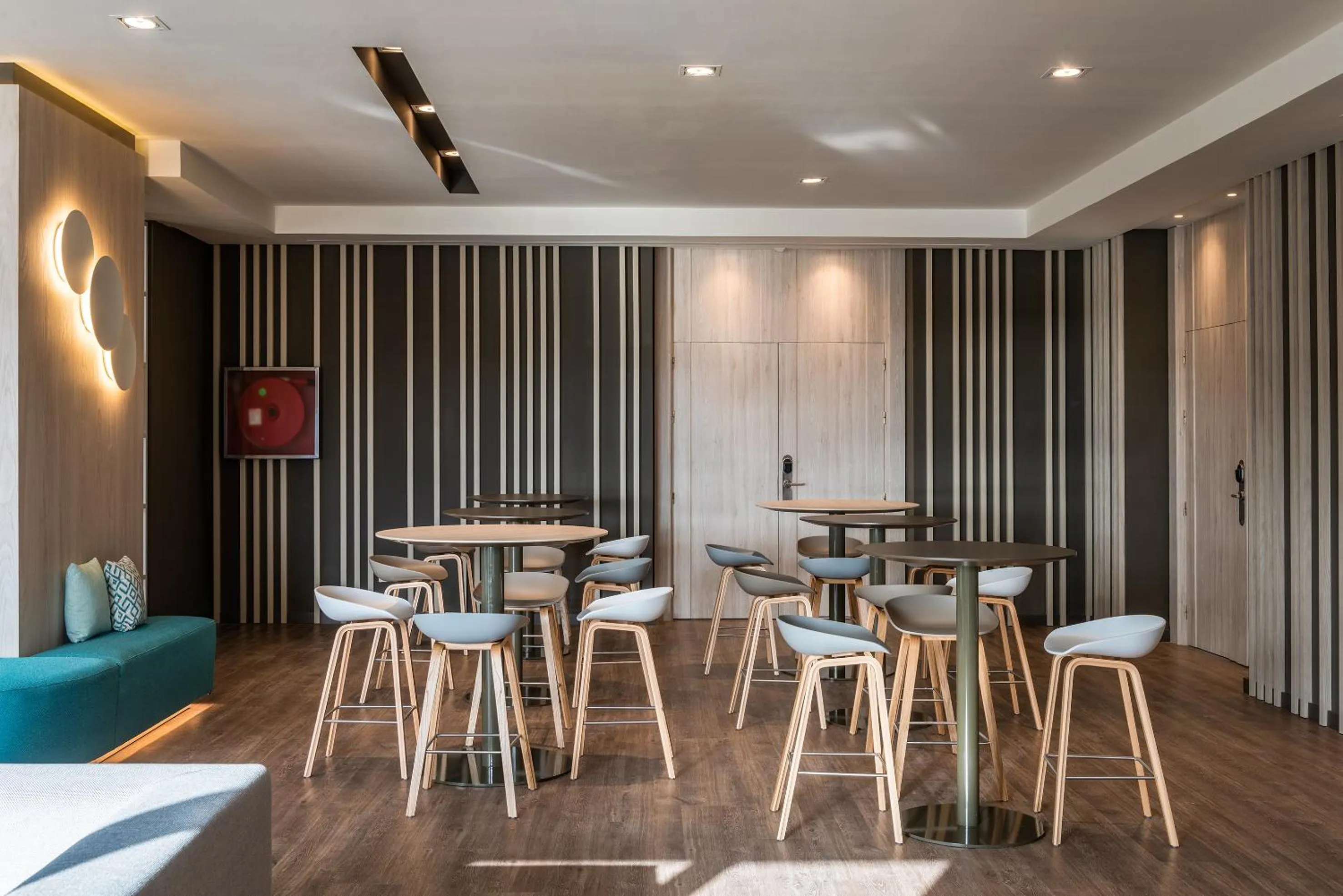 Lobby or reception in Hotel Cádiz Paseo del Mar, Affiliated by Meliá