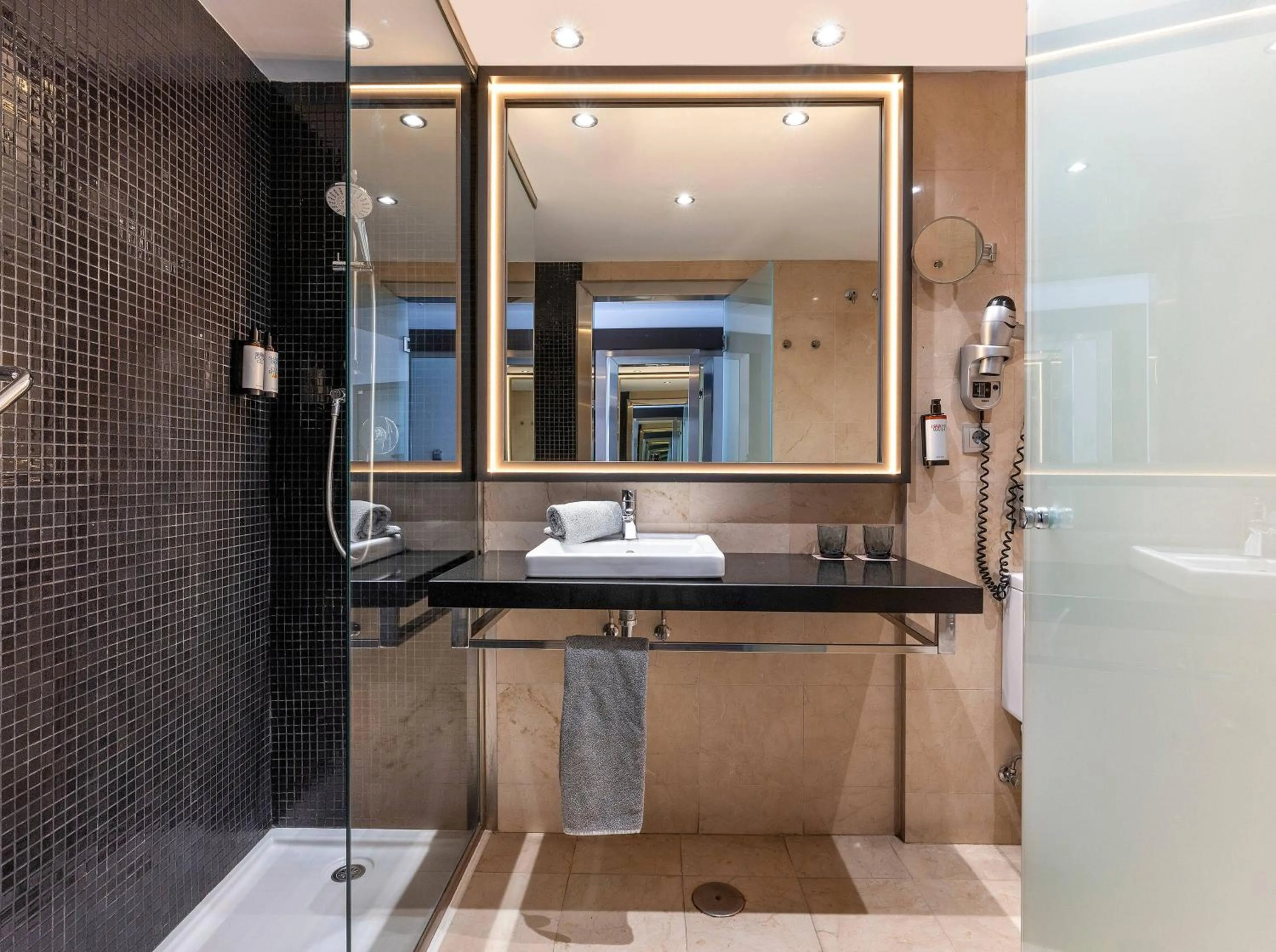 Bathroom in Hotel Cádiz Paseo del Mar Affiliated by Meliá