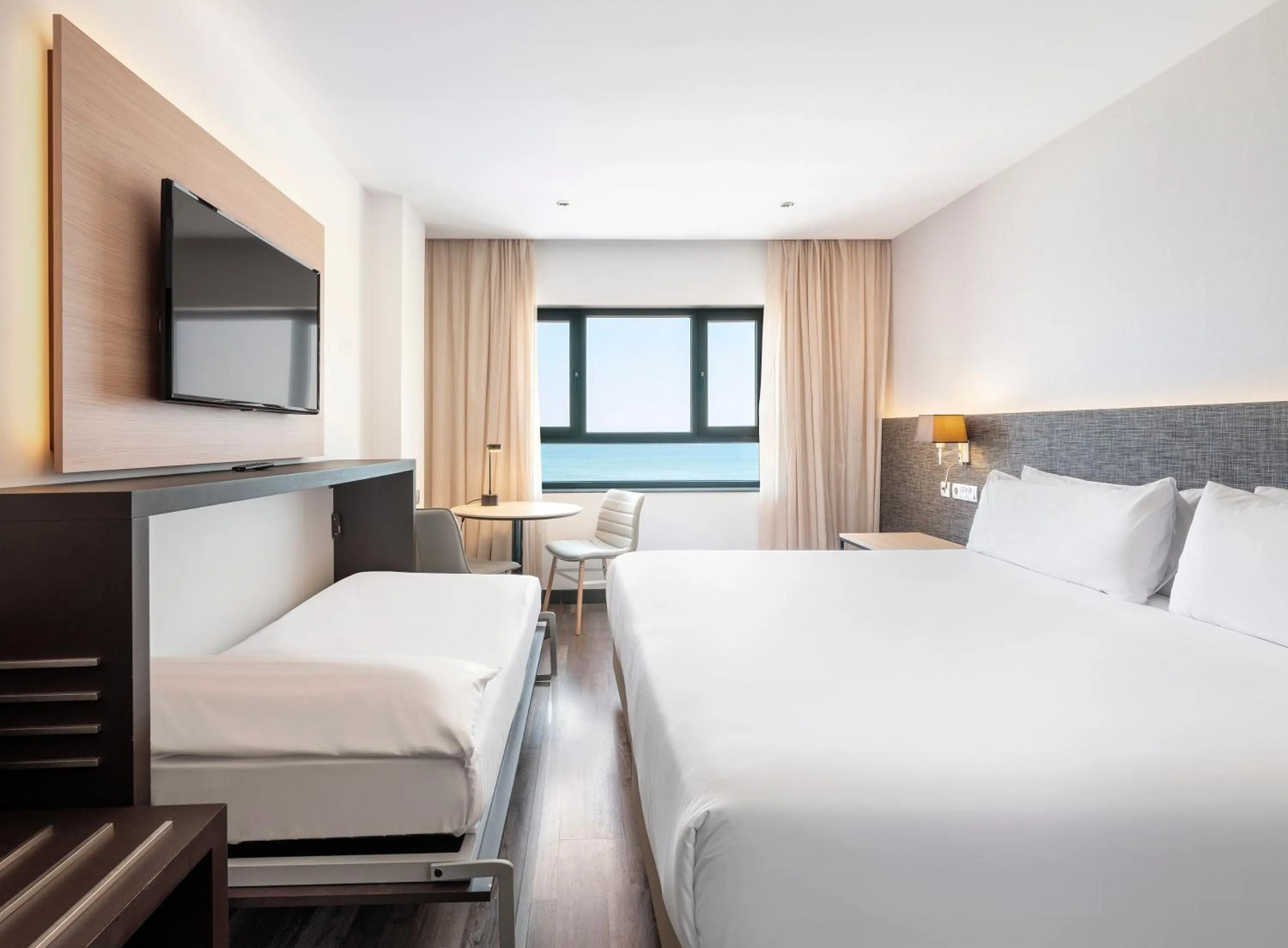 Bed in Hotel Cádiz Paseo del Mar, Affiliated by Meliá