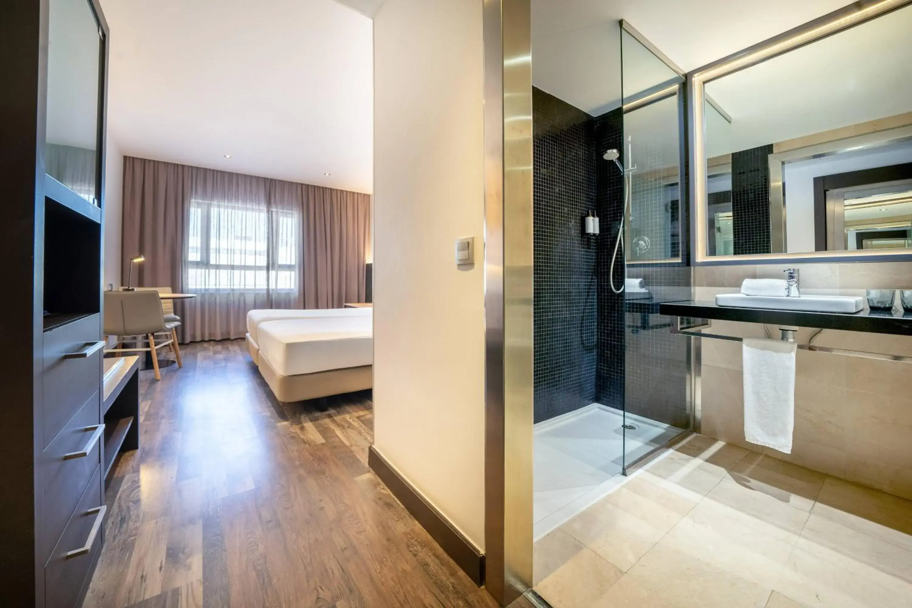 Property building, Bed in Hotel Cádiz Paseo del Mar Affiliated by Meliá Property building, Bed in Hotel Cádiz Paseo del Mar Affiliated by Meliá