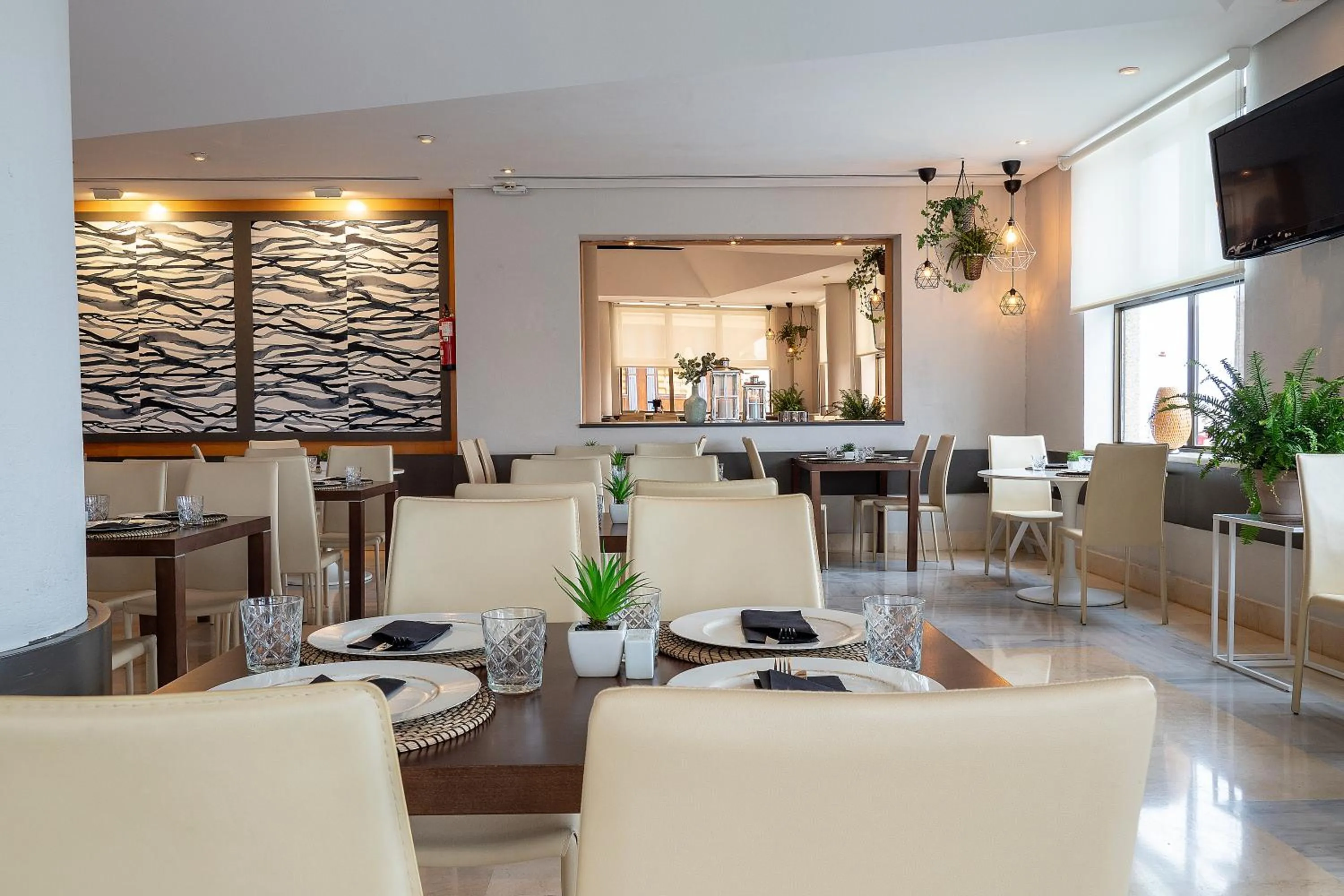 Restaurant/places to eat in Hotel Cádiz Paseo del Mar, Affiliated by Meliá