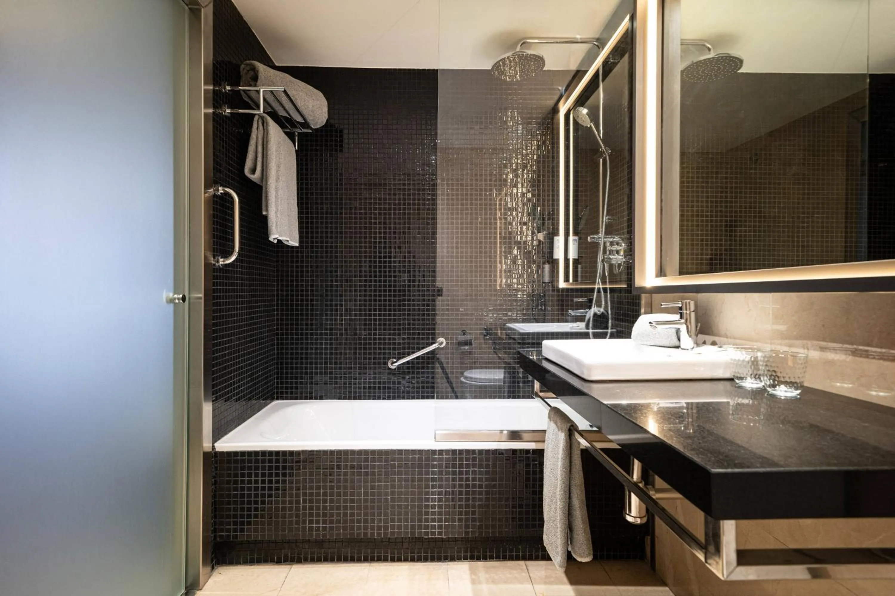 Bathroom in Hotel Cádiz Paseo del Mar Affiliated by Meliá