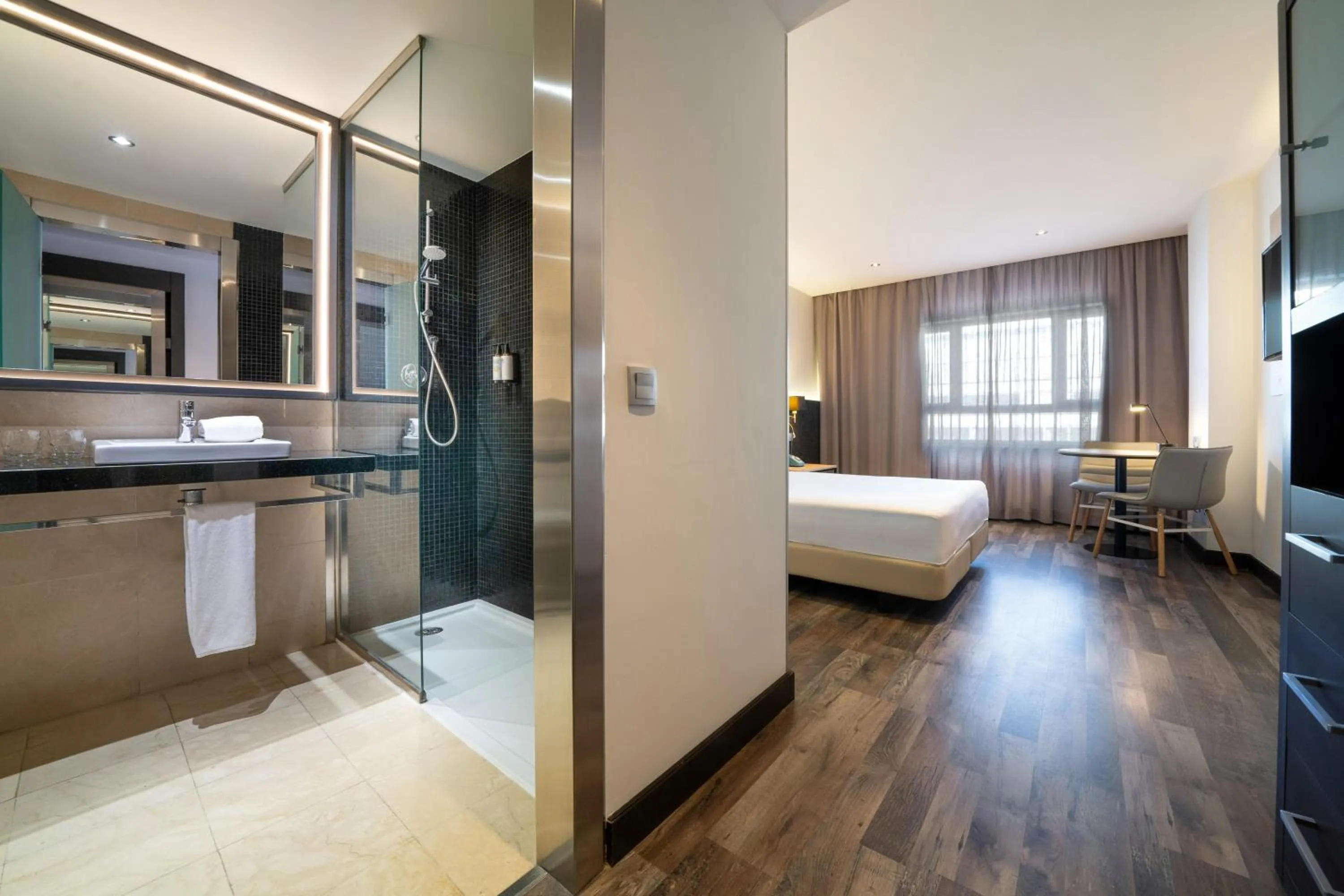 Bed in Hotel Cádiz Paseo del Mar, Affiliated by Meliá