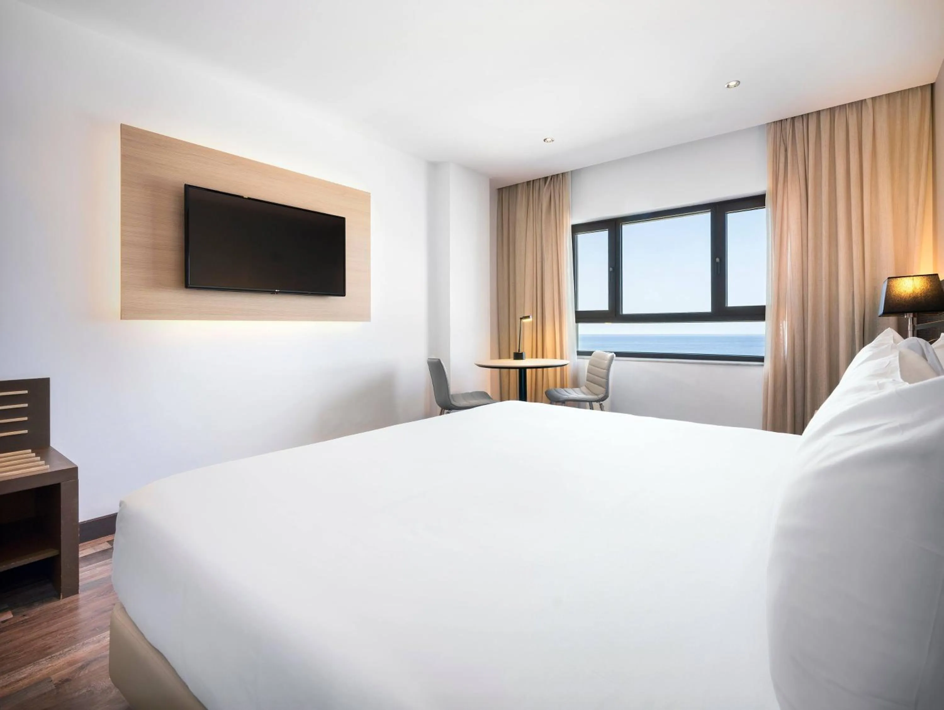 Bed in Hotel Cádiz Paseo del Mar Affiliated by Meliá