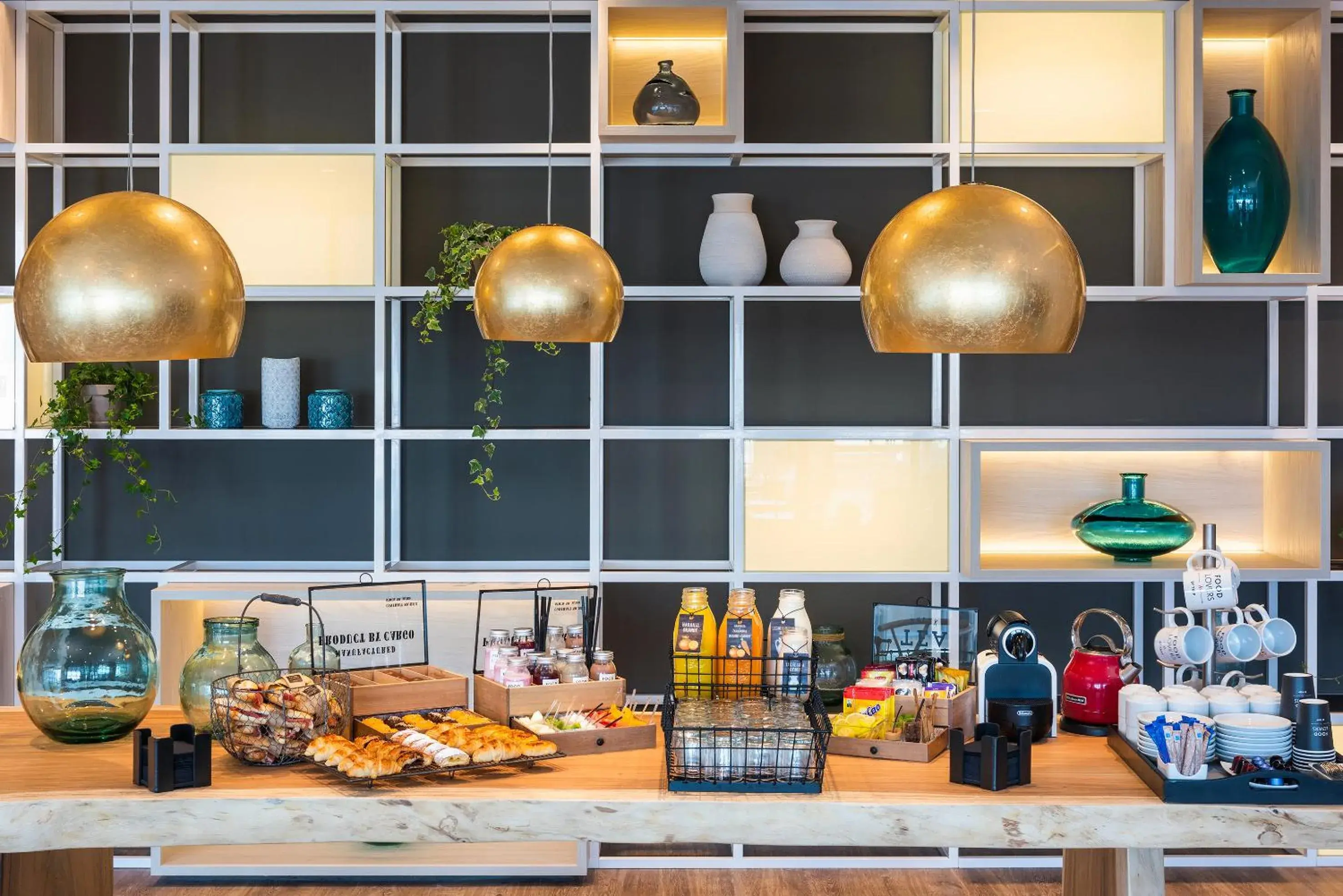 Lounge or bar in Hotel Cádiz Paseo del Mar, Affiliated by Meliá Lounge or bar in Hotel Cádiz Paseo del Mar, Affiliated by Meliá