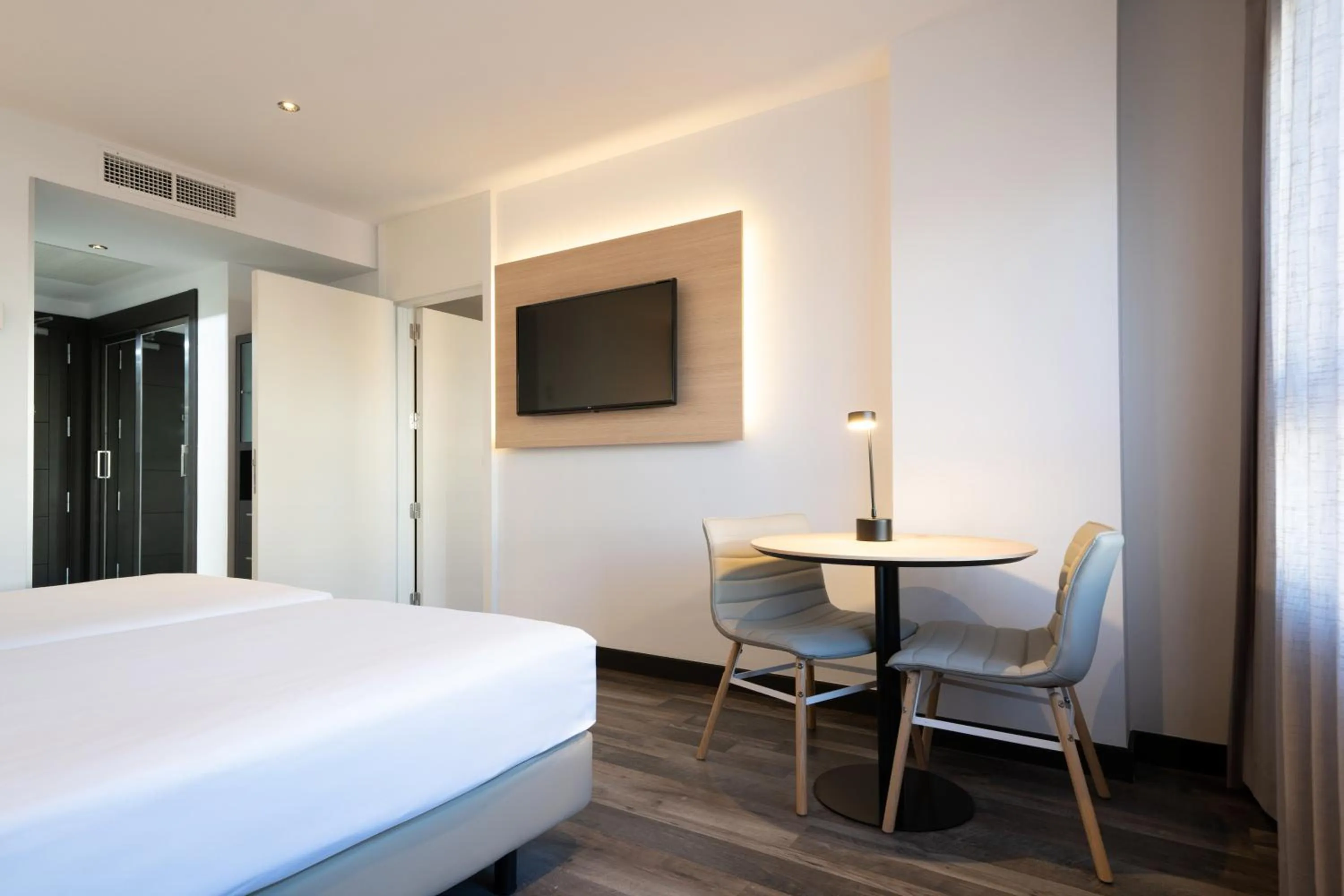 Bed in Hotel Cádiz Paseo del Mar, Affiliated by Meliá