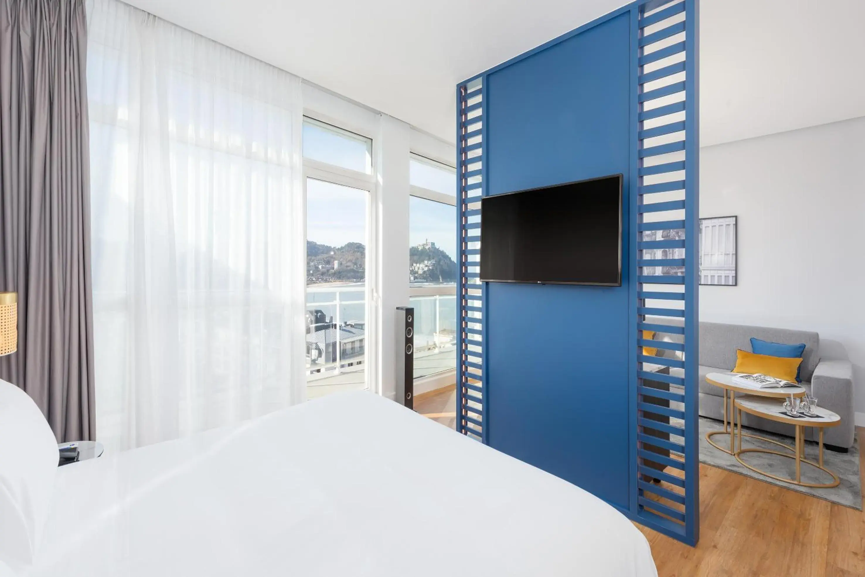 TV and multimedia, Bed in Hotel San Sebastián Orly, Affiliated by Meliá TV and multimedia, Bed in Hotel San Sebastián Orly, Affiliated by Meliá