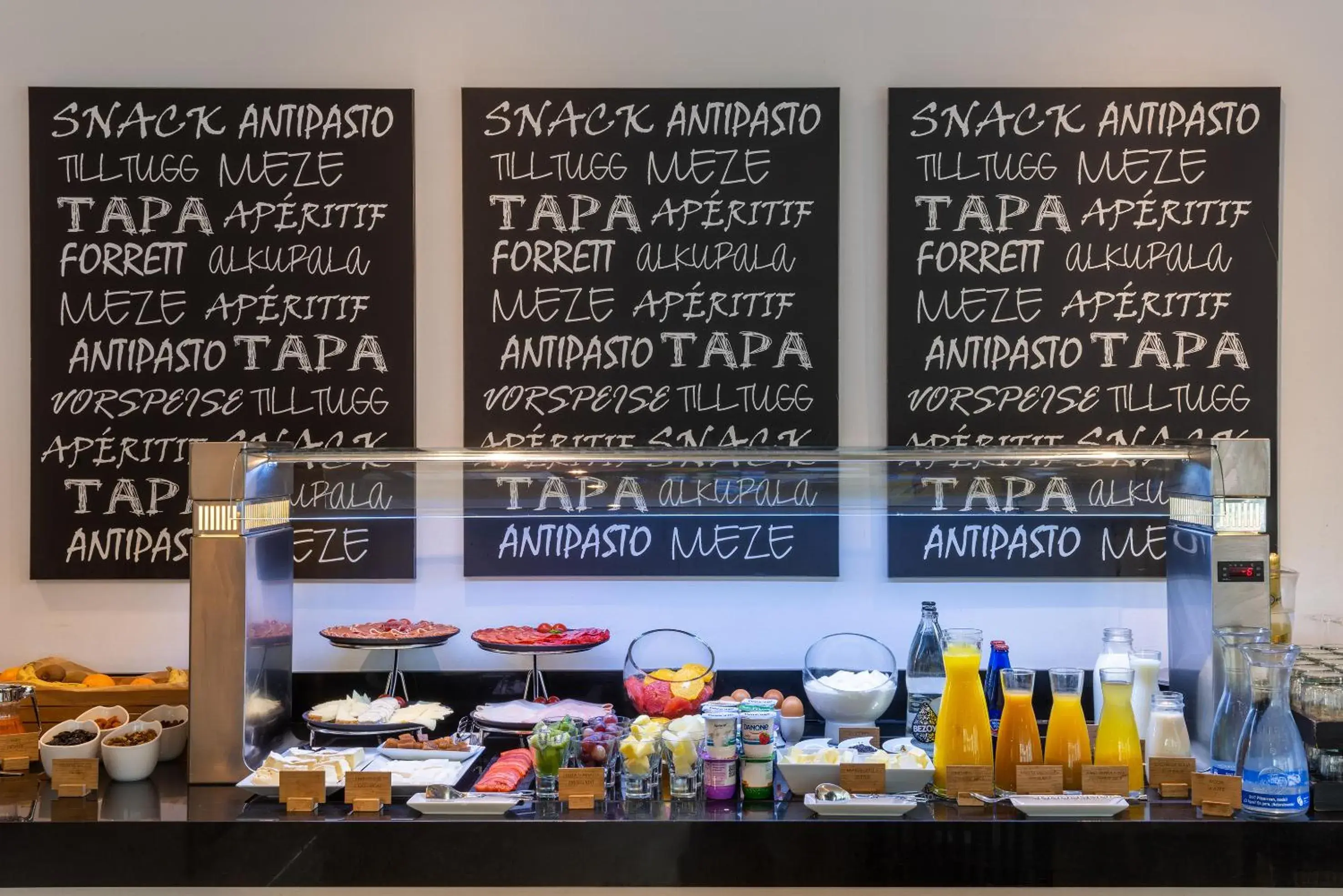 Food and drinks in Hotel San Sebastián Orly, Affiliated by Meliá Food and drinks in Hotel San Sebastián Orly, Affiliated by Meliá