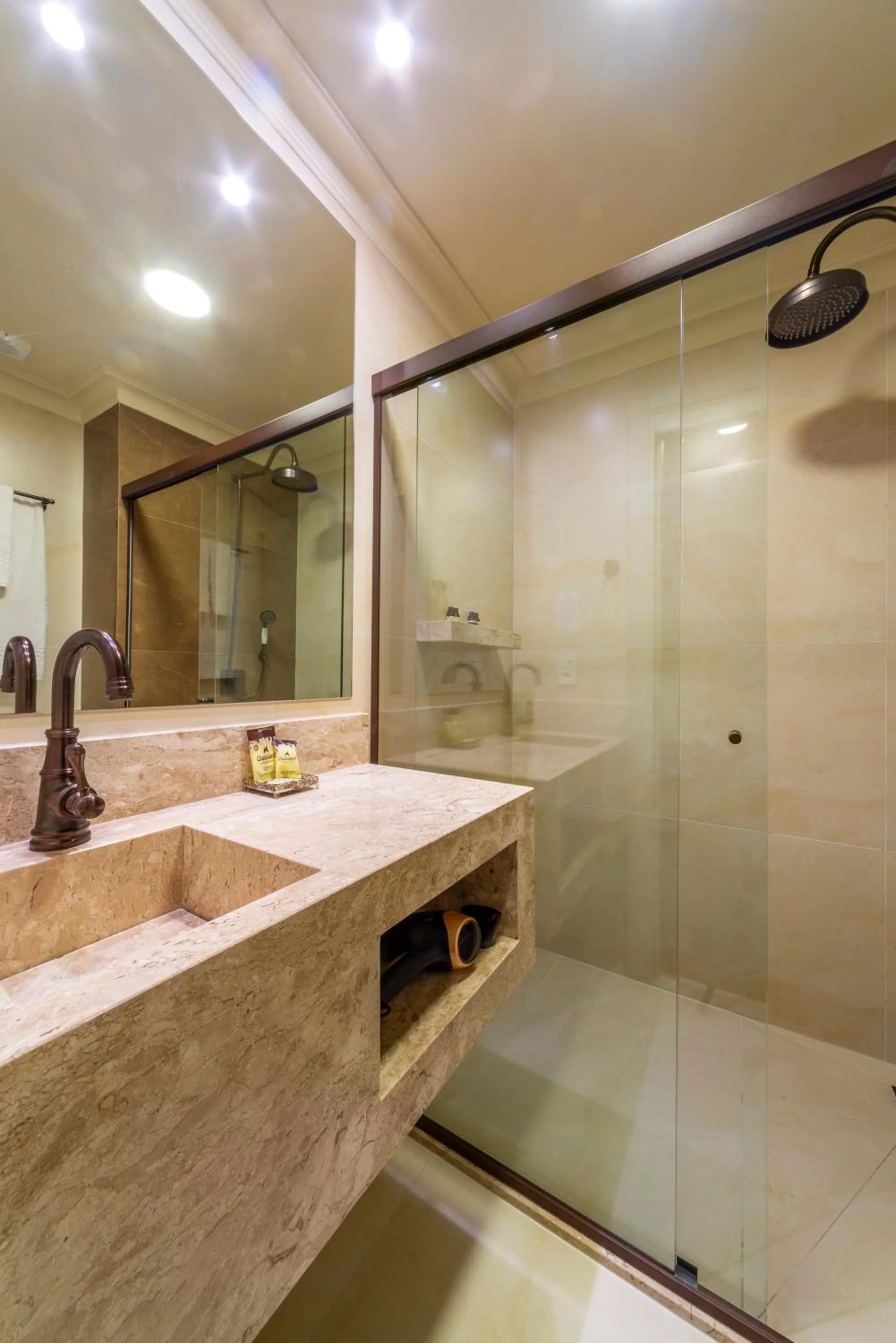 Shower in Chocoland Hotel Gramado