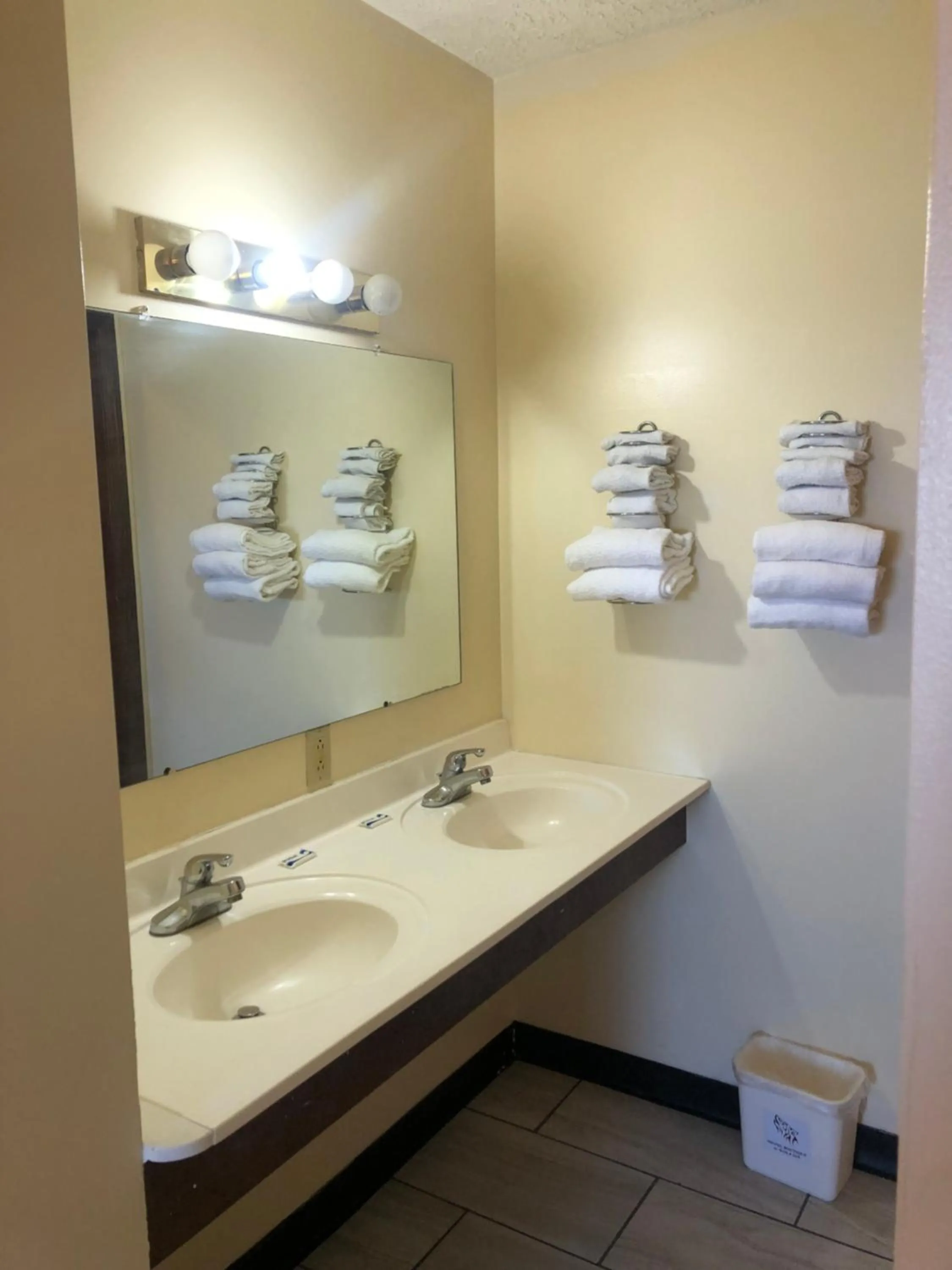 Bathroom in Motel Boutique by Wolf Inn